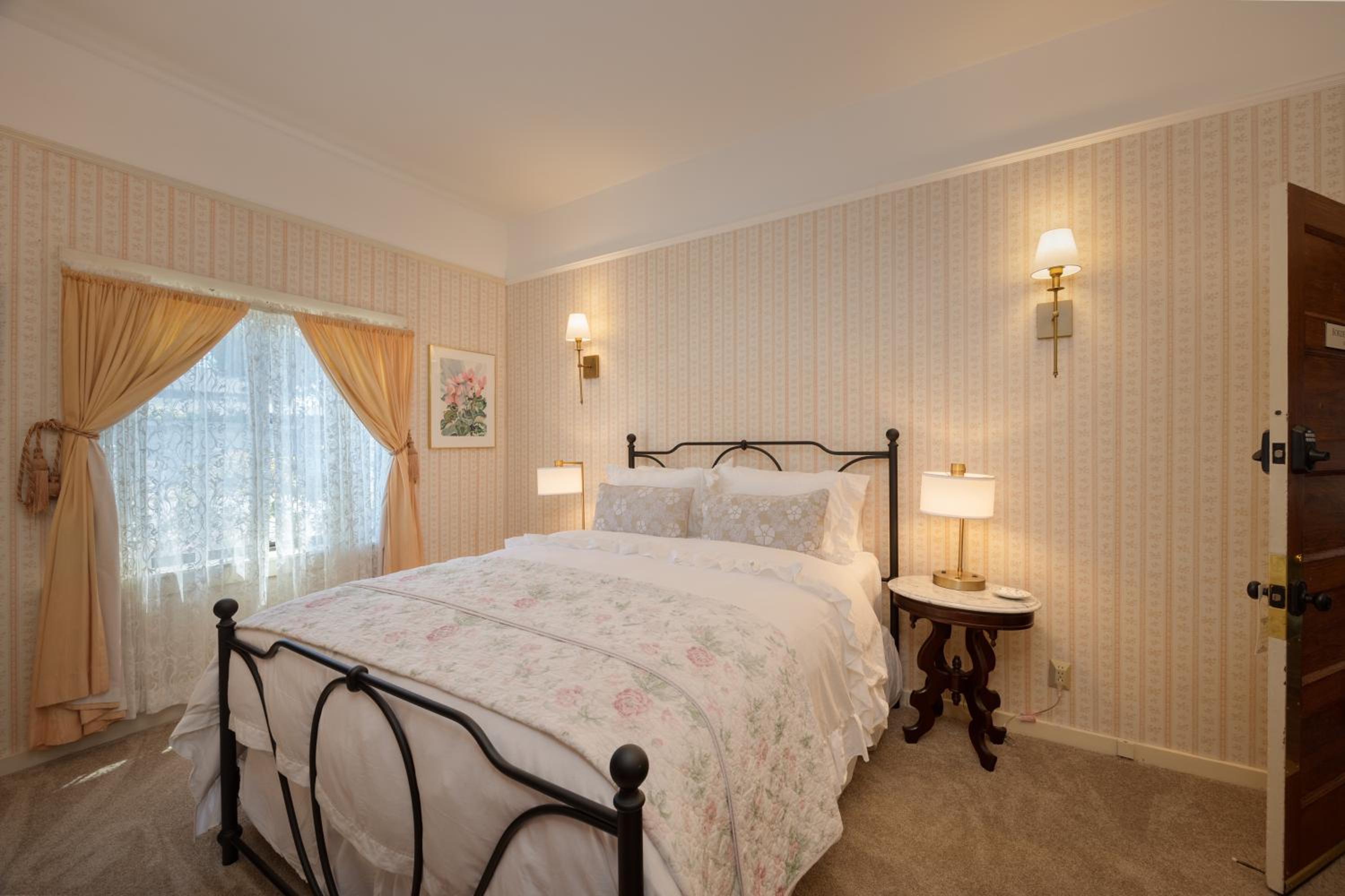 Half Moon Bay Vacations - Mill Rose Inn - Property Image 5