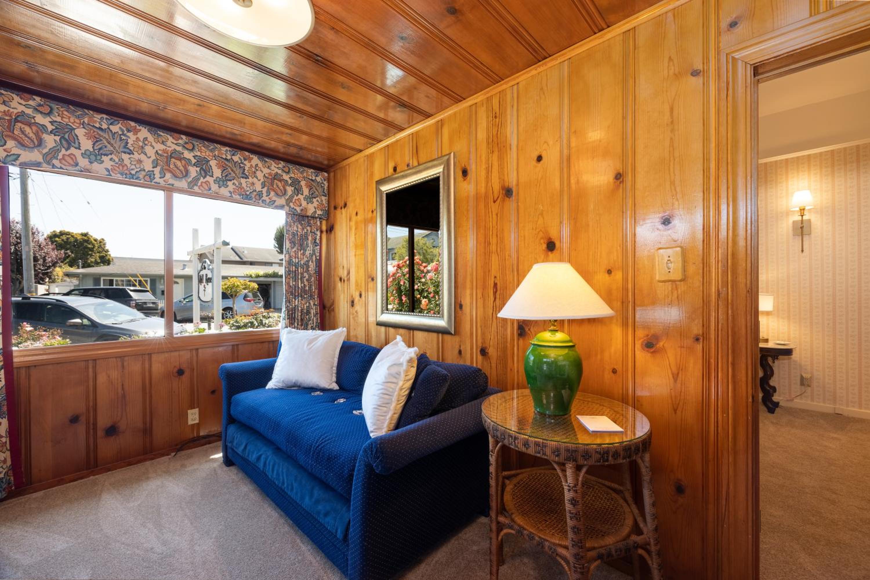 Half Moon Bay Vacations - Mill Rose Inn - Property Image 4