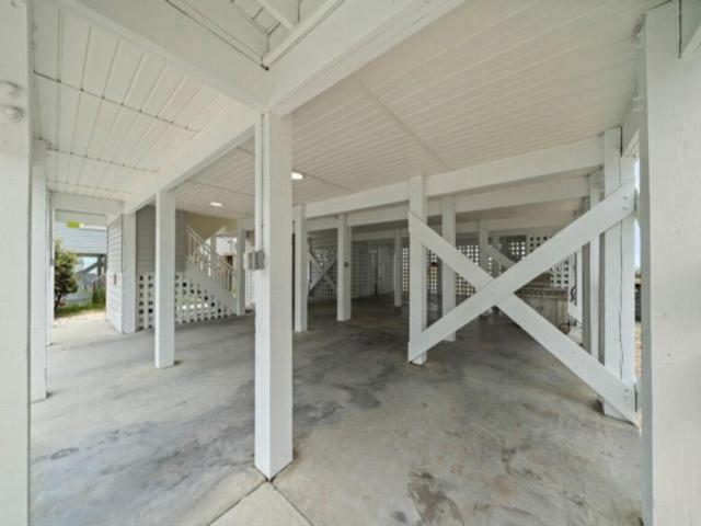 A Shore Thing 1 - OCEANFRONT and DOG FRIENDLY! Private beach access! townhouse view 4