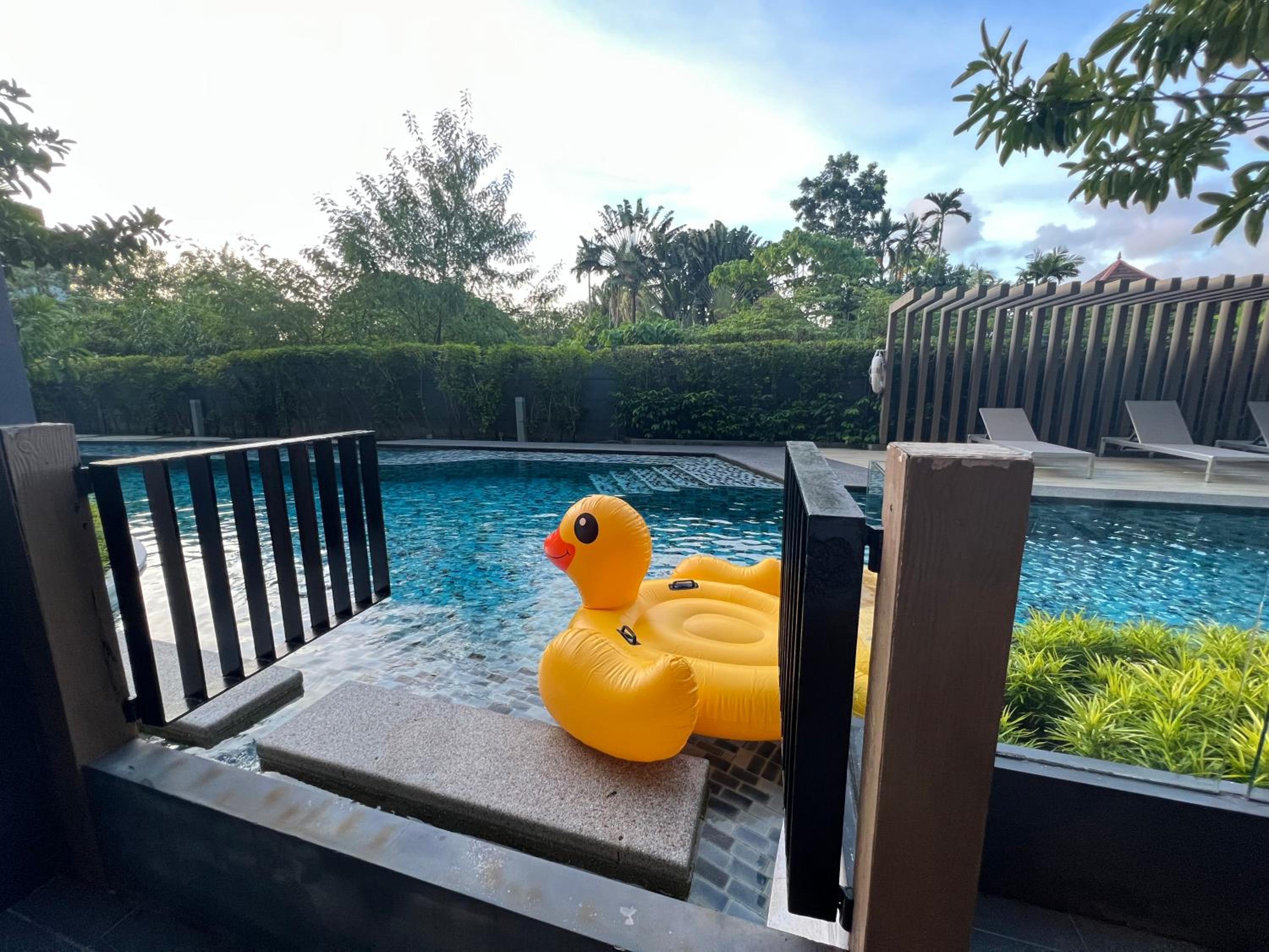 The aristo-access pool room Surin beach view 2