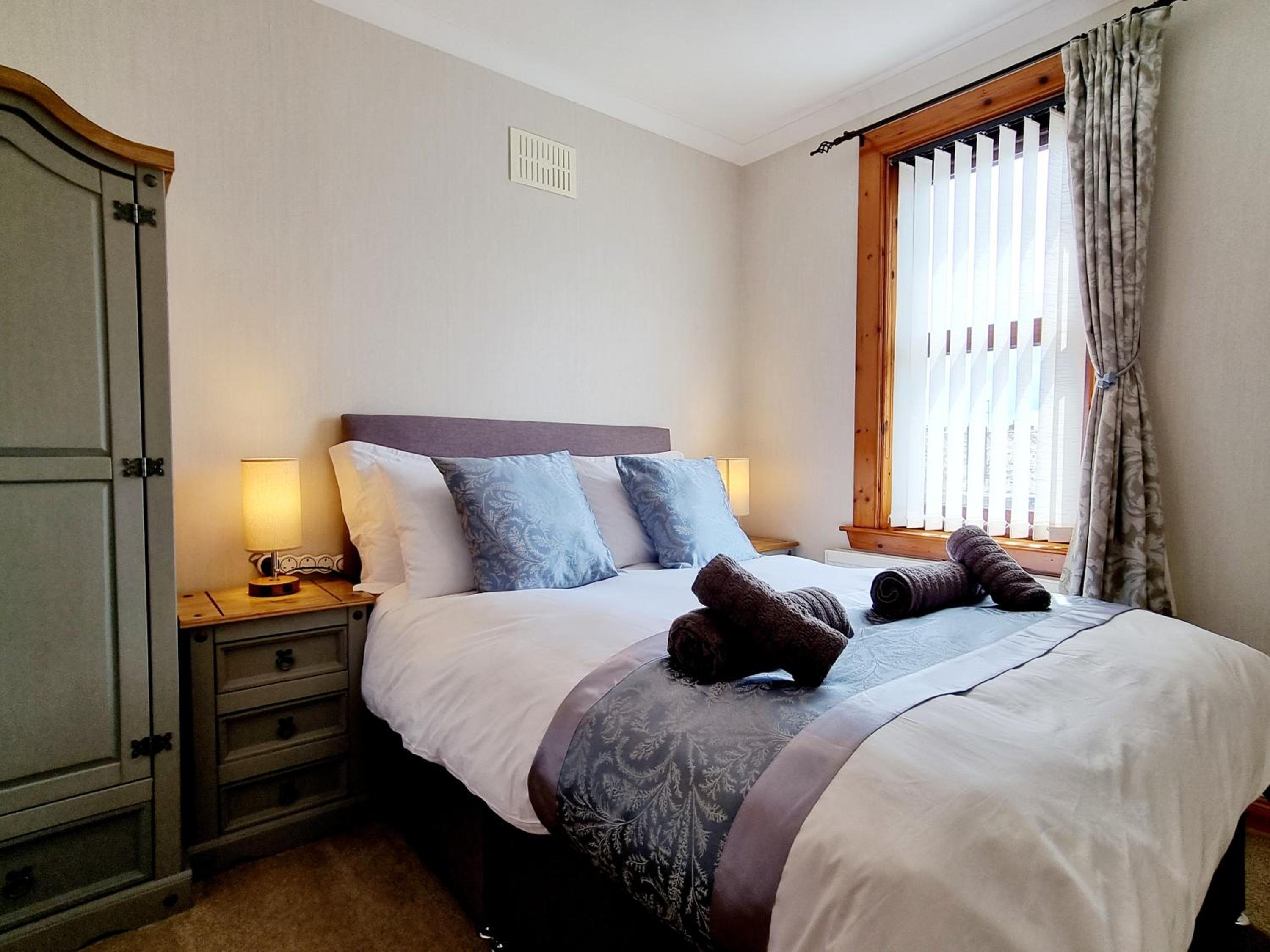 Inverness City 3 bedroom house free parking view 4