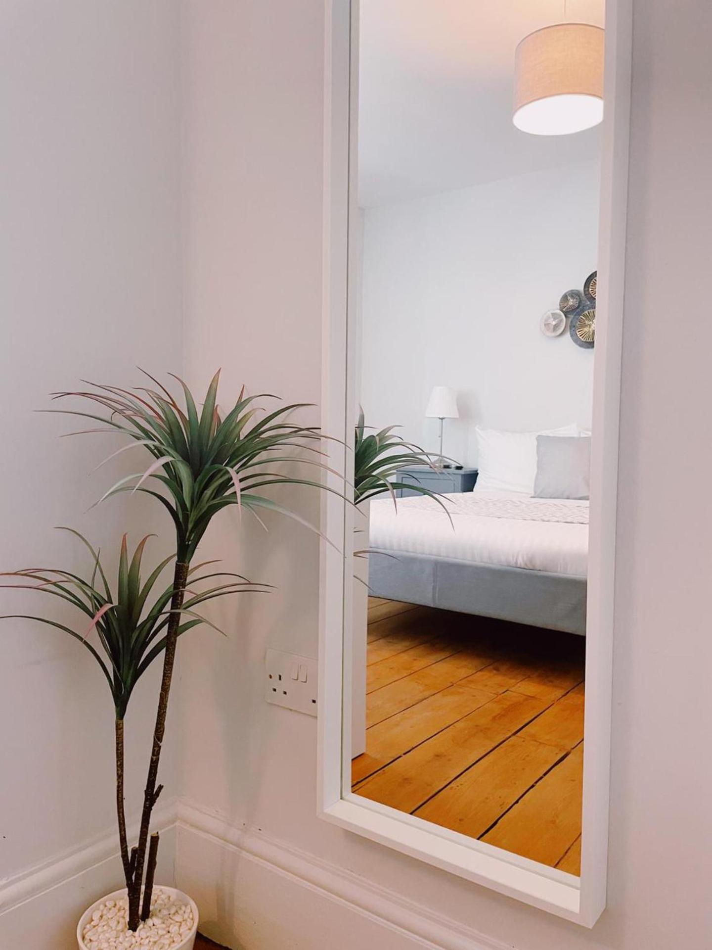 Stunning 8-Bed House with Sea & Beach Views view 2