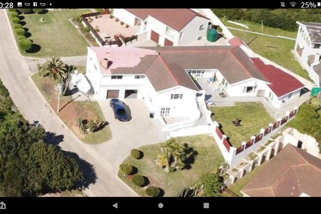 Lovely 2-Bedroom Accommodation in Paradise Beach