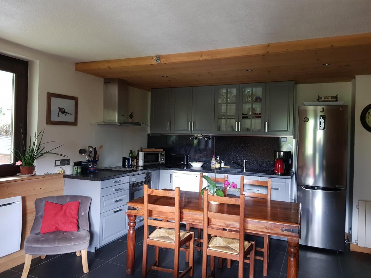 bel appartement , son jardin et le lac view 5