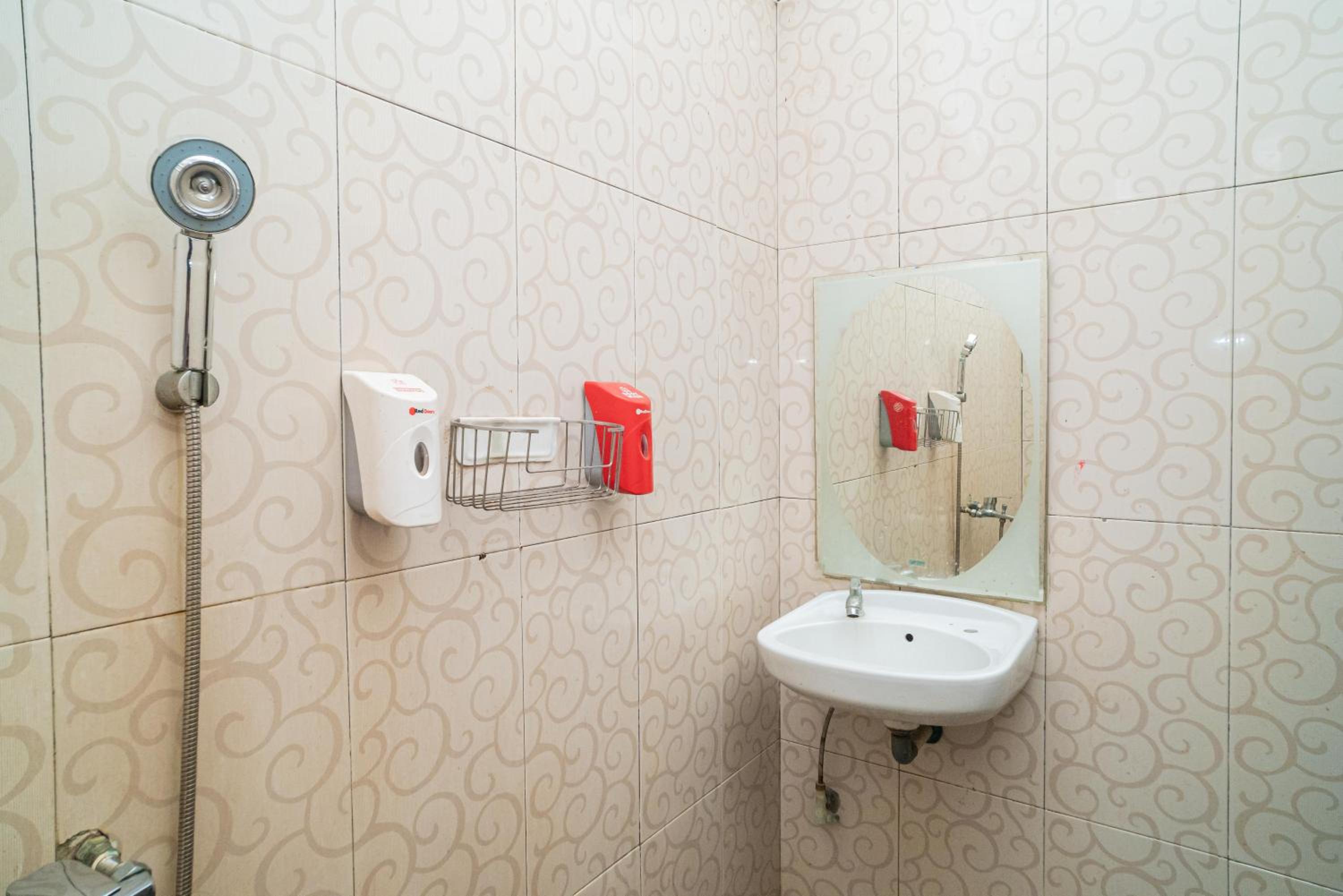 RedDoorz At Jalan Bukit Keminting, Palangkaraya - 11