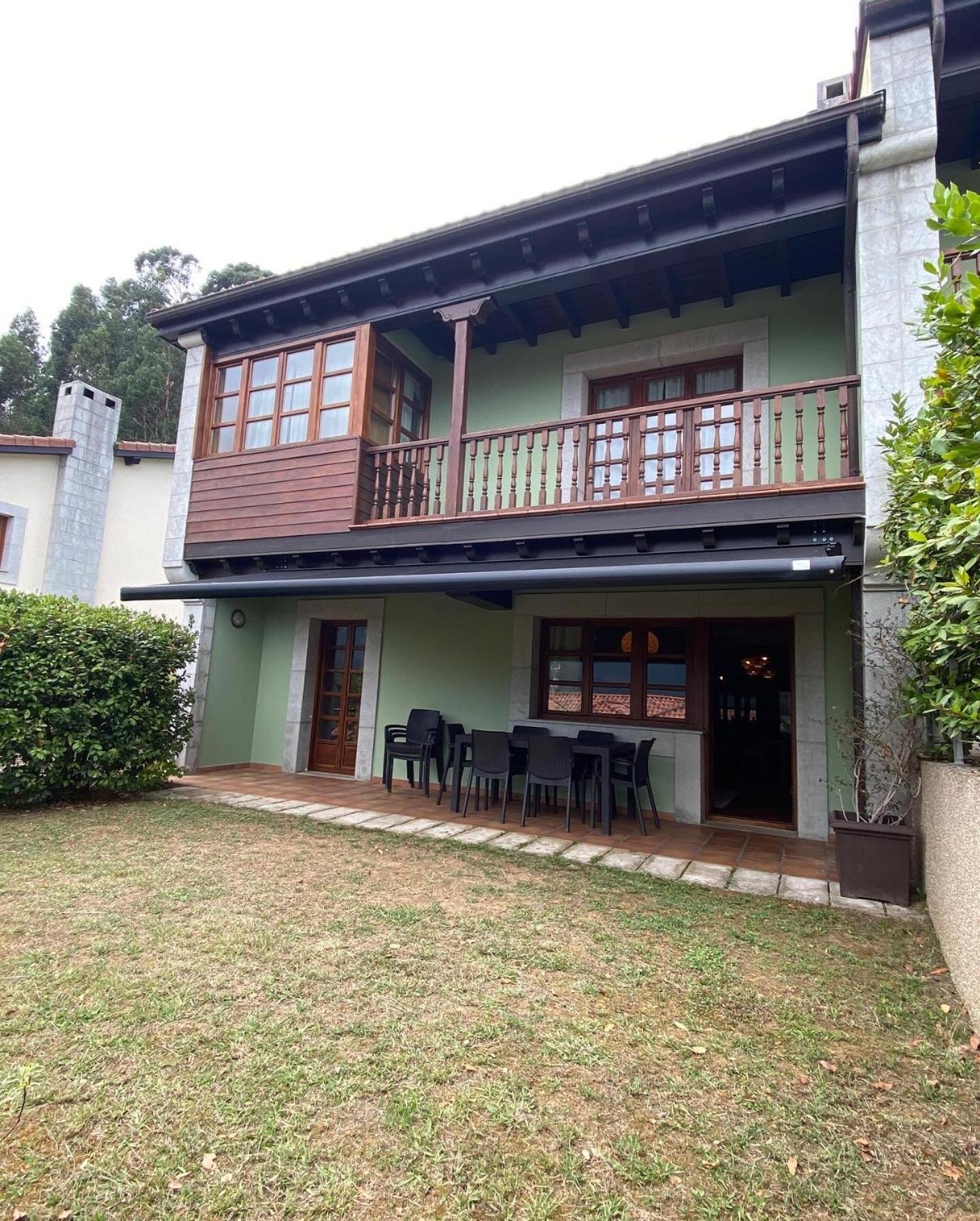 Casas El Castañedu view 3