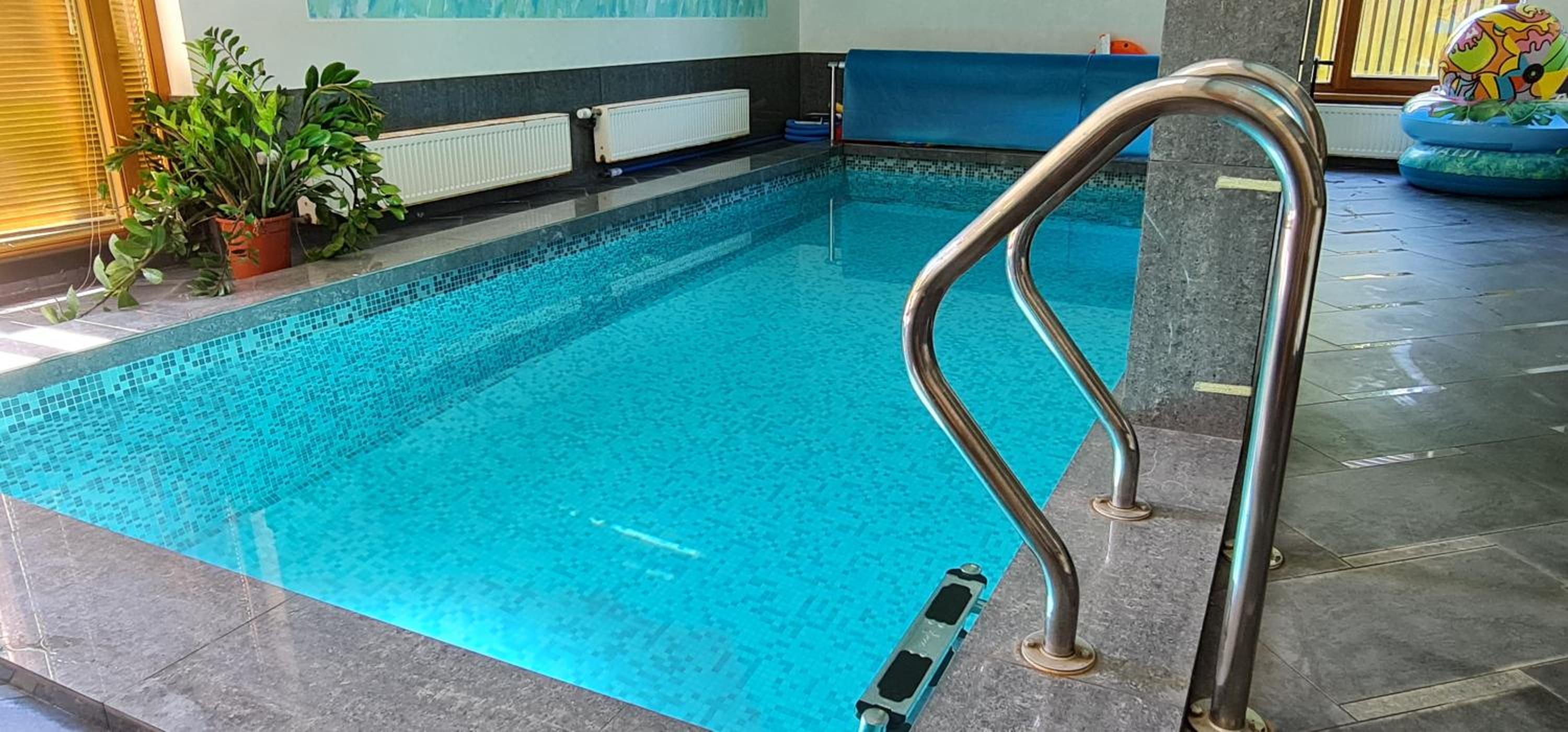 Spacious house with indoor pool & sauna.