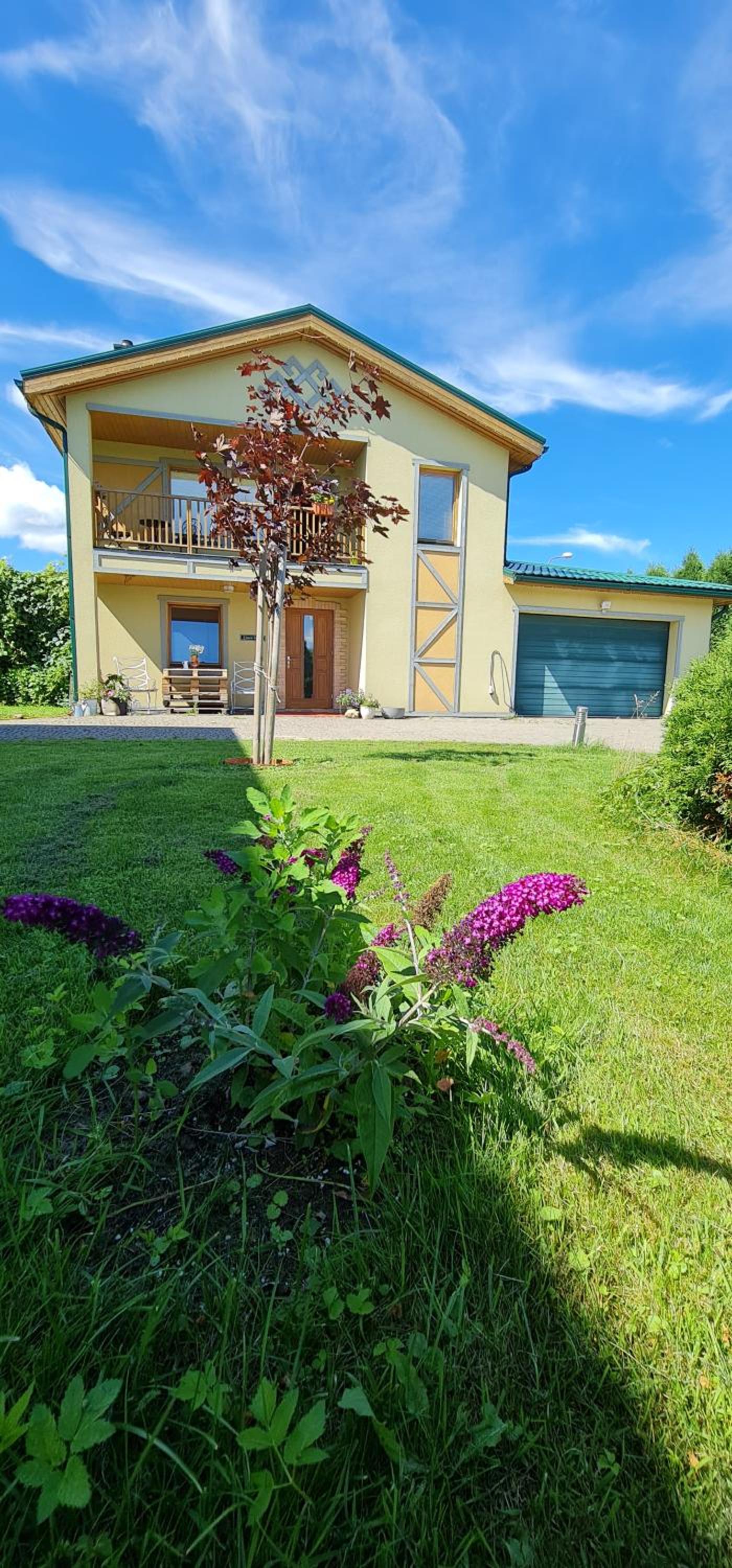 Spacious house with indoor pool & sauna.