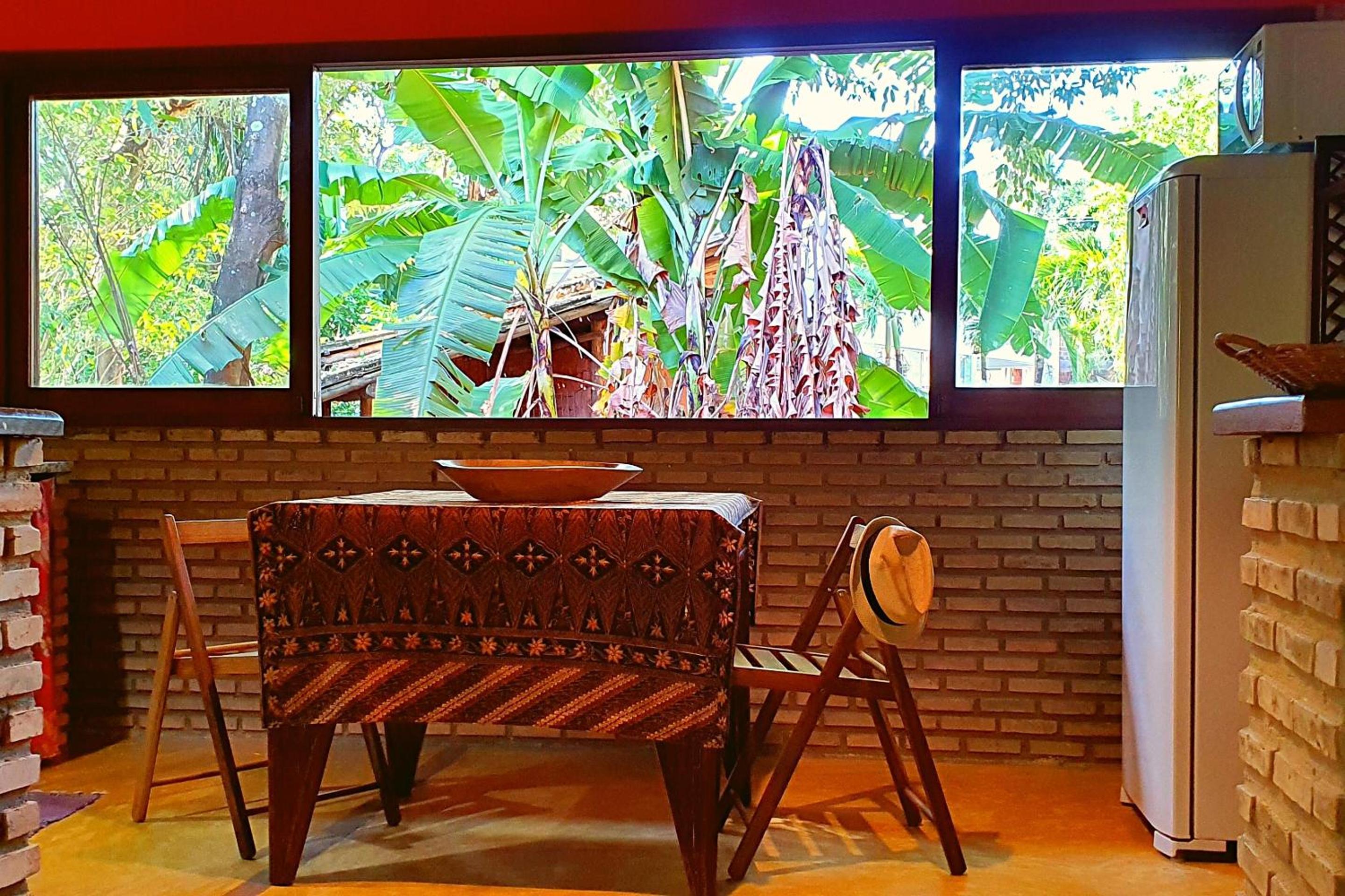 Vilacentro - colorida e ao lado dos restaurantes