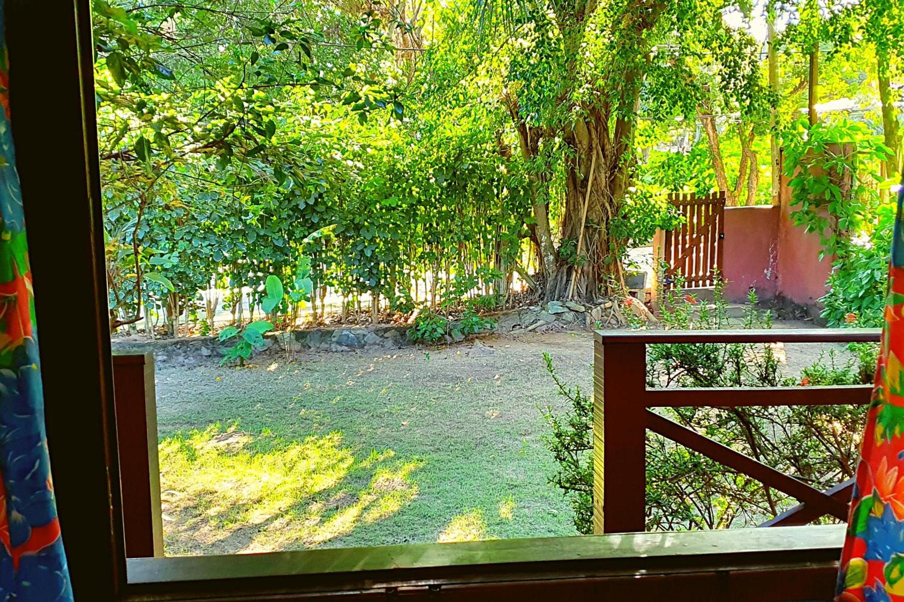 Vilacentro - colorida e ao lado dos restaurantes