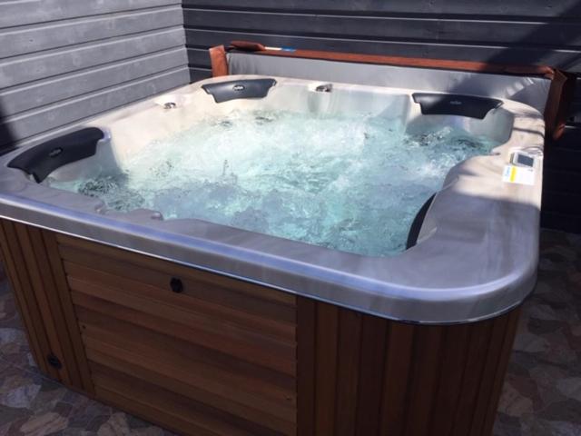 Le Flamboyant avec piscine chauffée 30° et Jacuzzi view 2