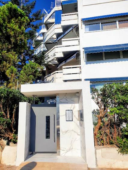 Beach Front Garden Studio in Voula - Athenian Riviera