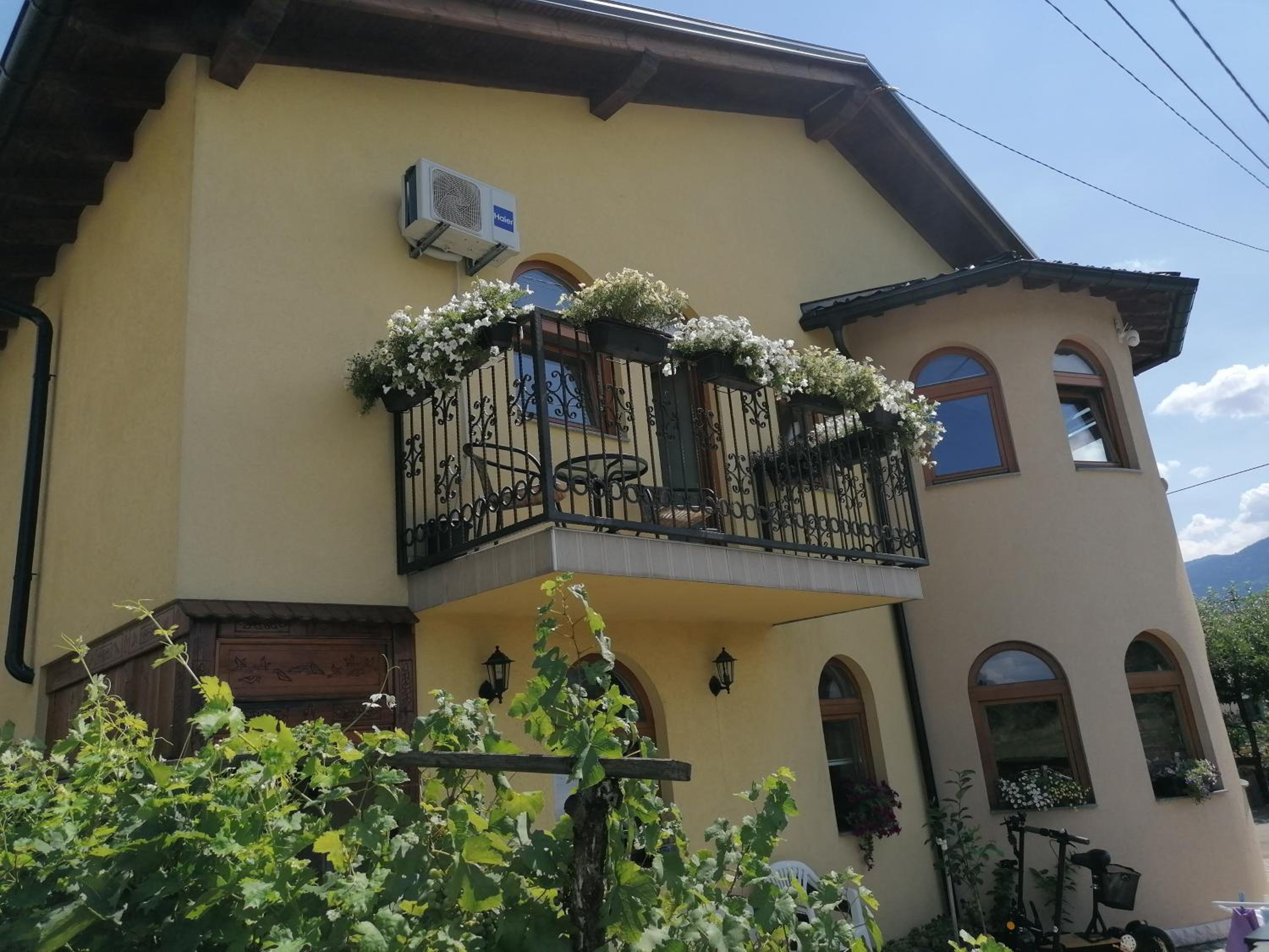 Garden Blue Sarajevo - free Parking view 4