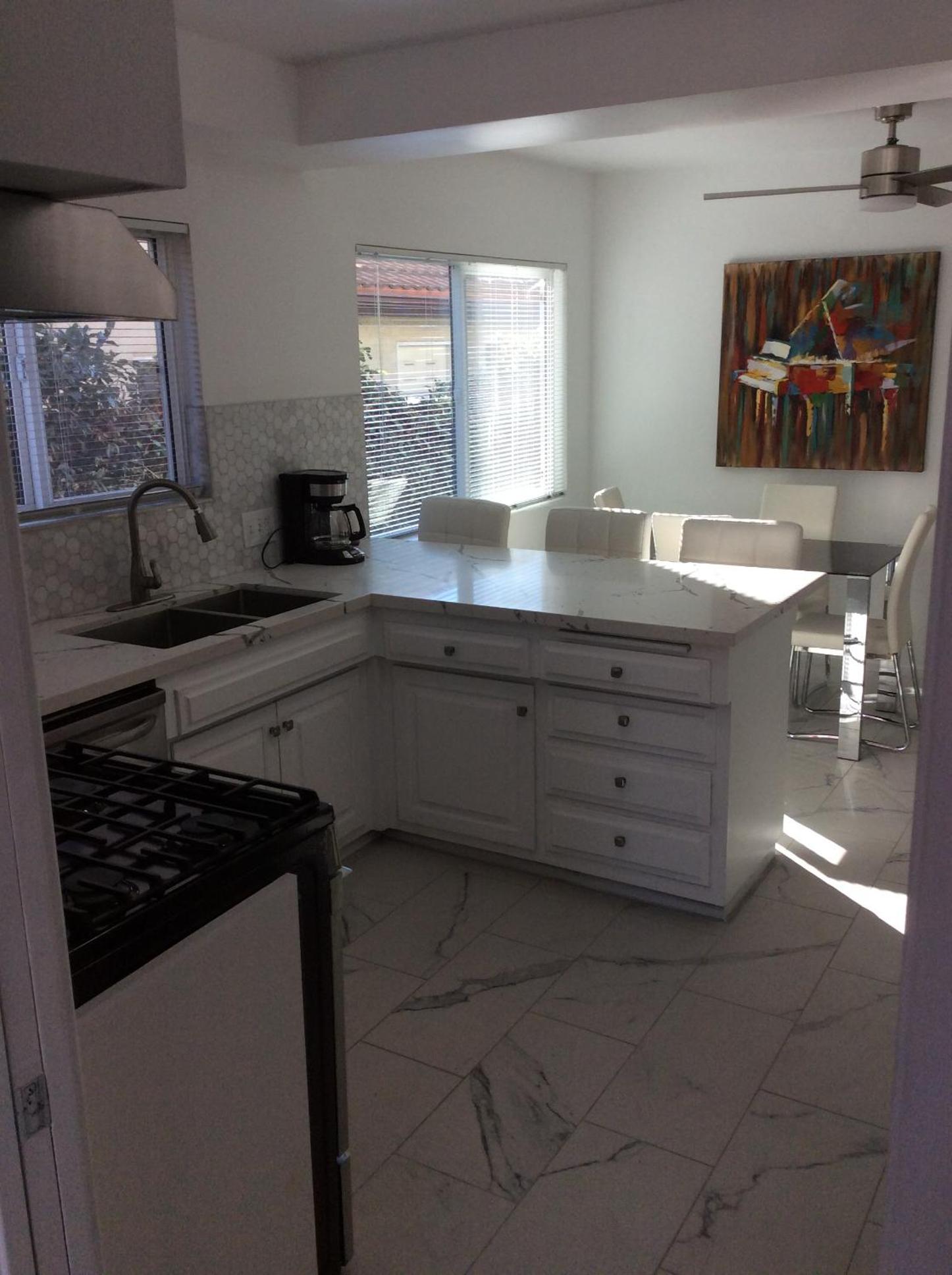 Modern spacious home close to Universal studio & Hollywood for 11