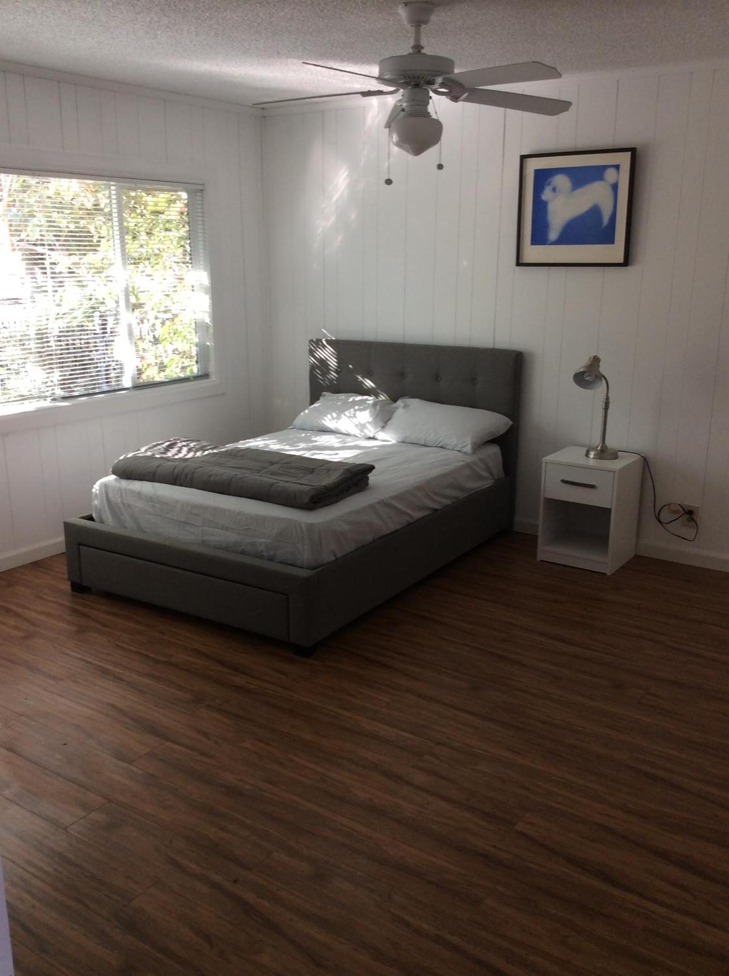 Modern spacious home close to Universal studio & Hollywood for 11