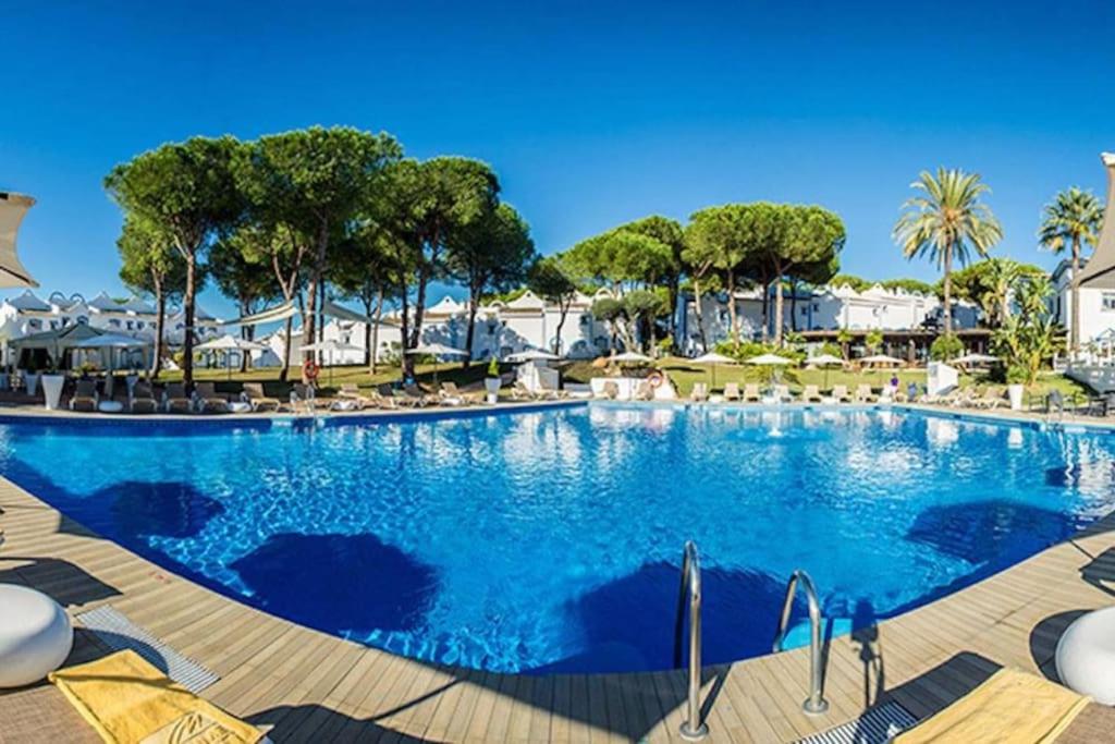 Hotel SEA VIEW Holiday Home in Marbella Resort - Image 1