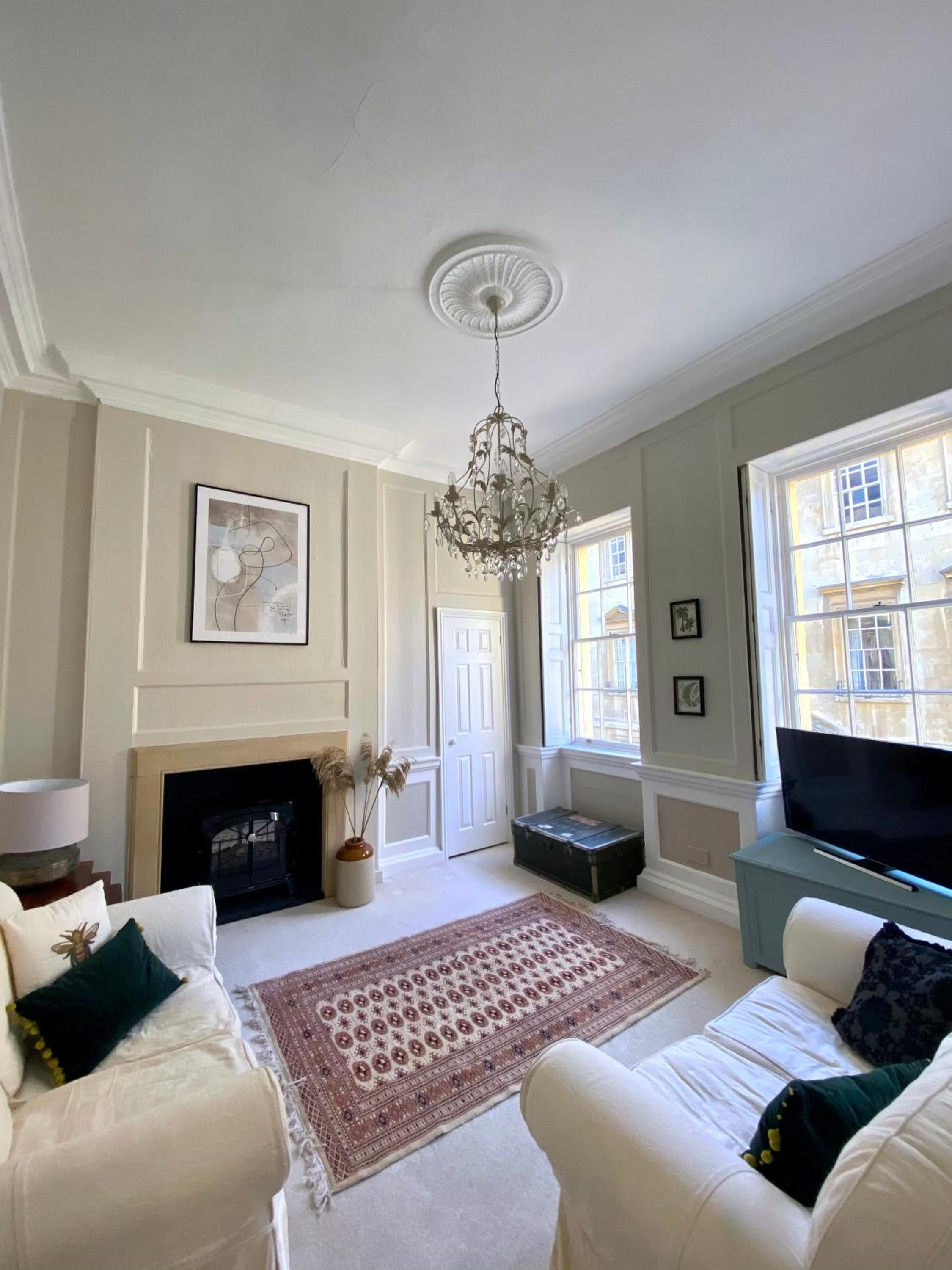 Elegant Georgian Apartment in Bath's Iconic Centre view 5
