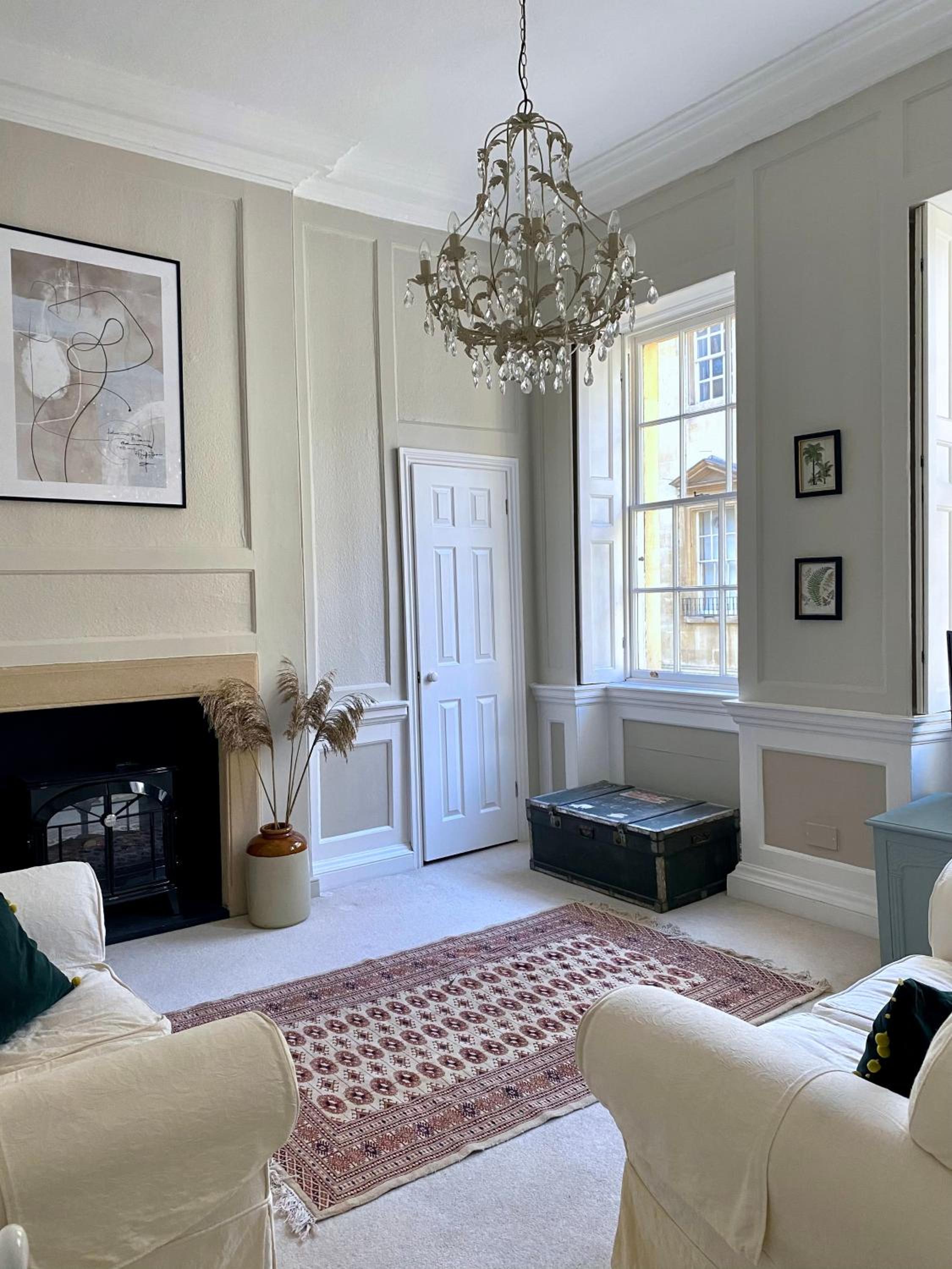 Elegant Georgian Apartment in Bath's Iconic Centre view 3