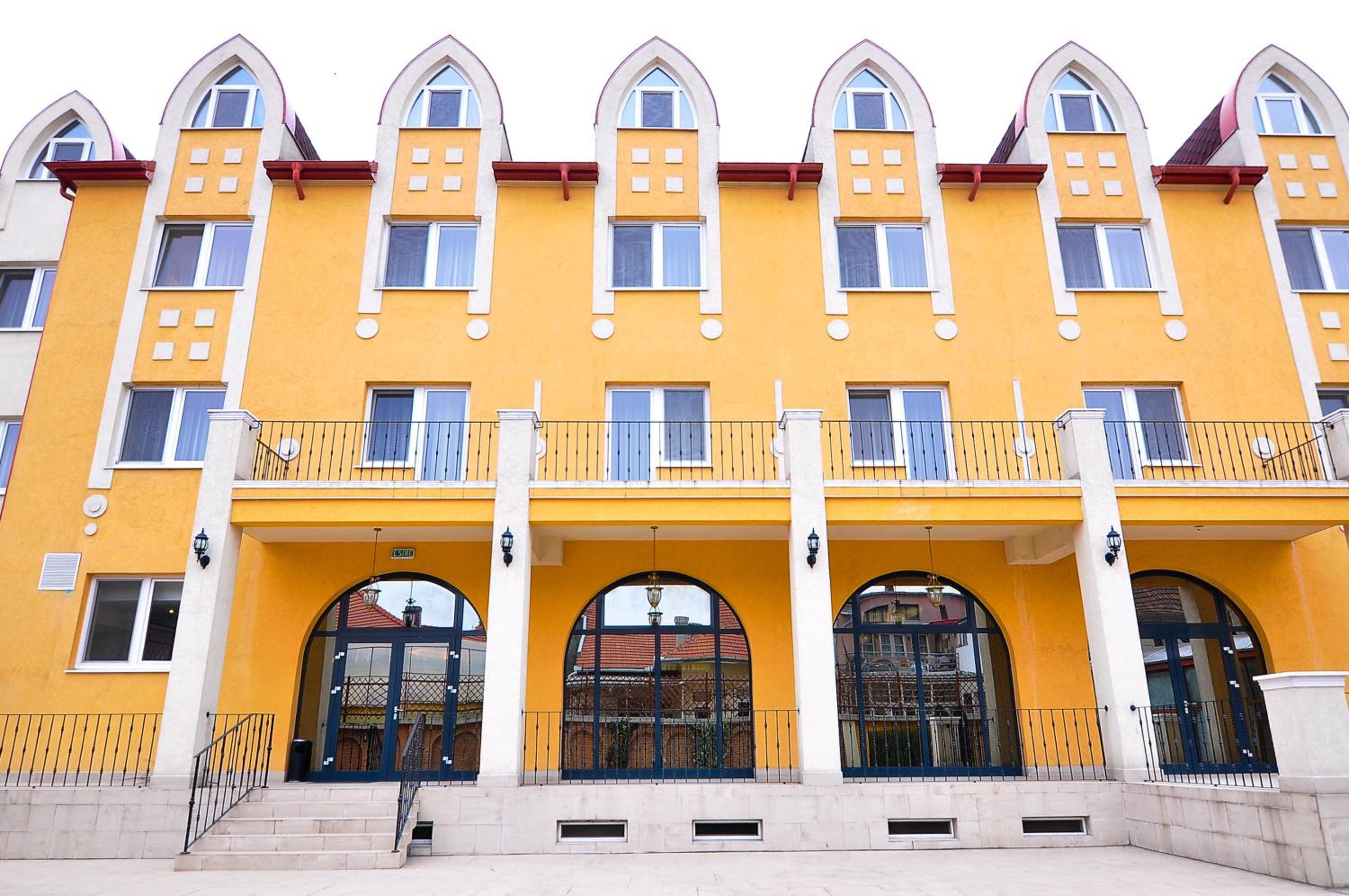 Hotel Maxim - Image 1