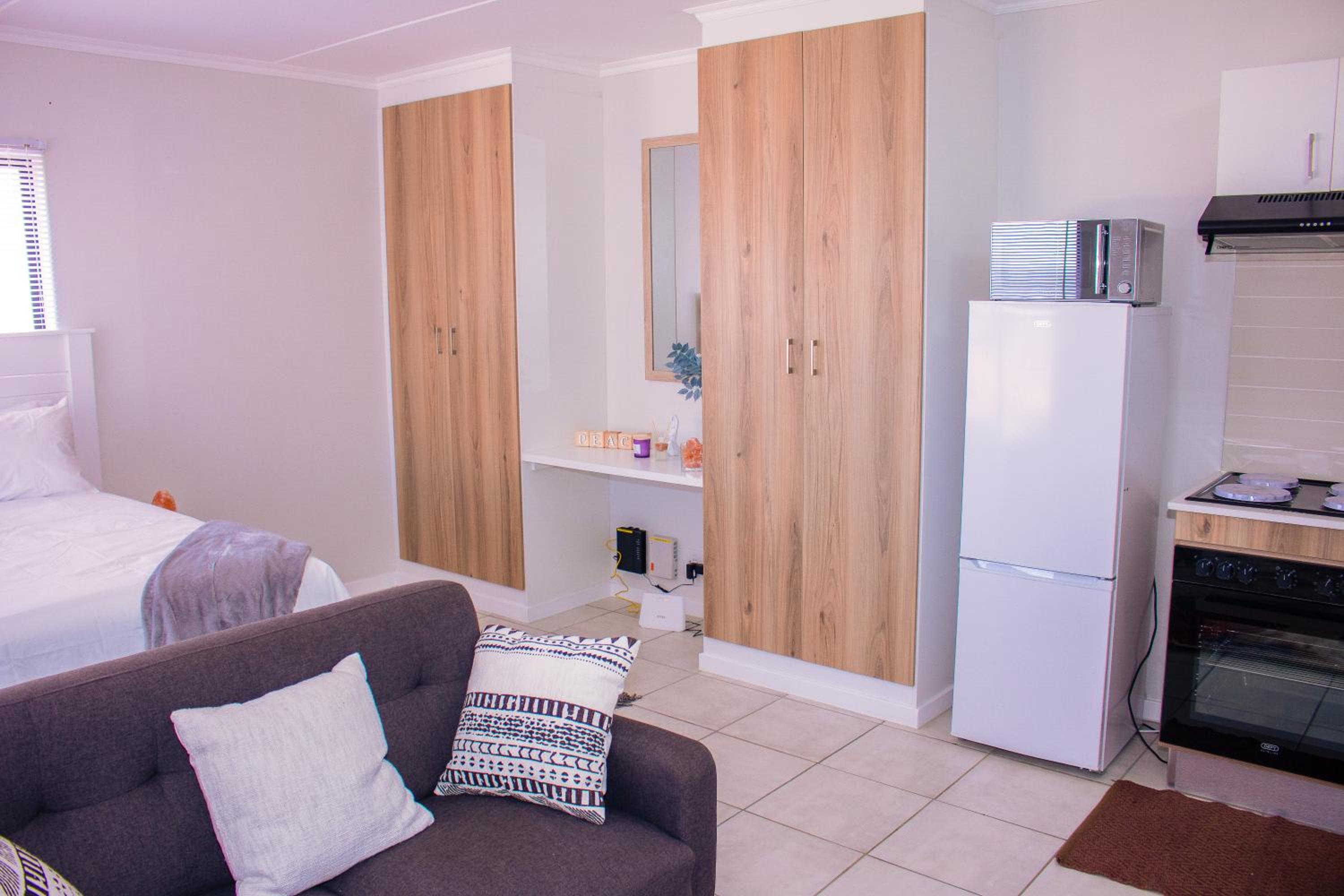Charms and bows studio apartment -near ORT airport