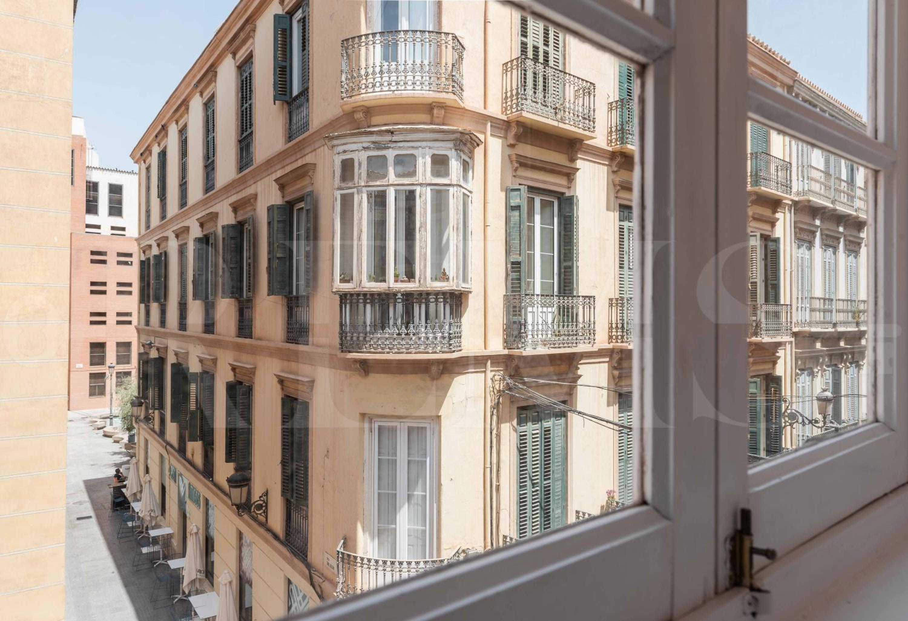 Central and Spacious Apartment with Parking on-site