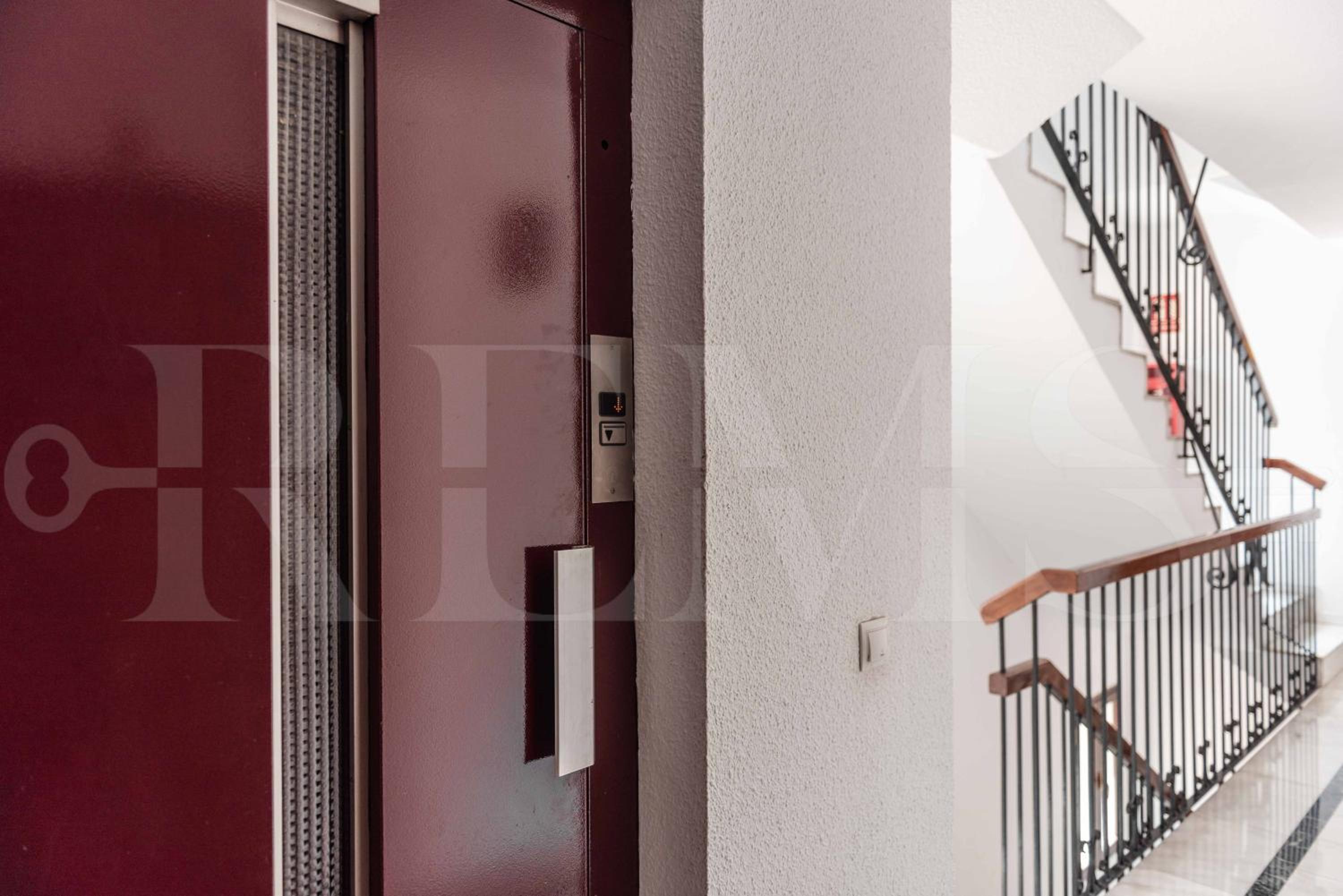 Central and Spacious Apartment with Parking on-site