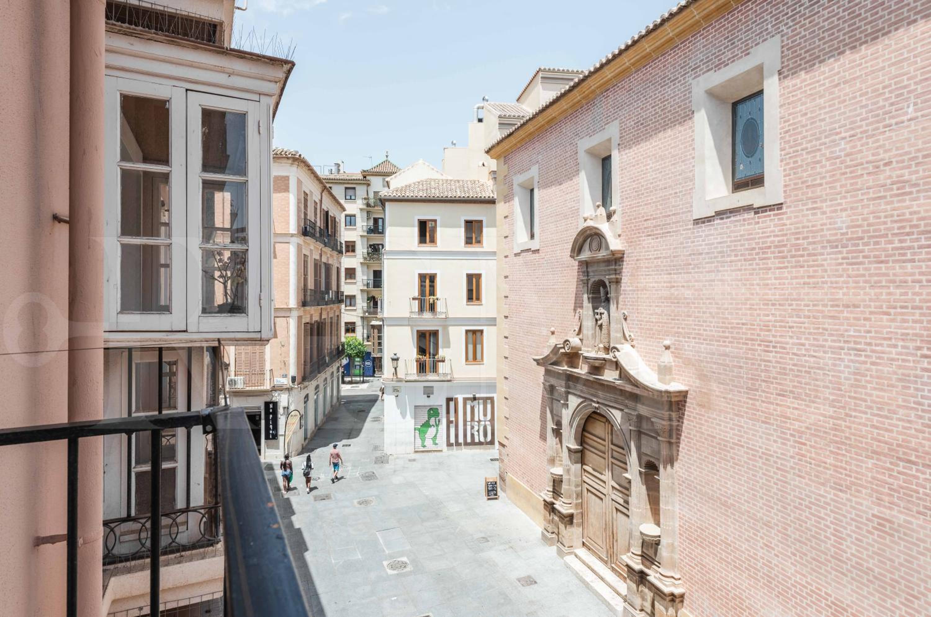 Central and Spacious Apartment with Parking on-site