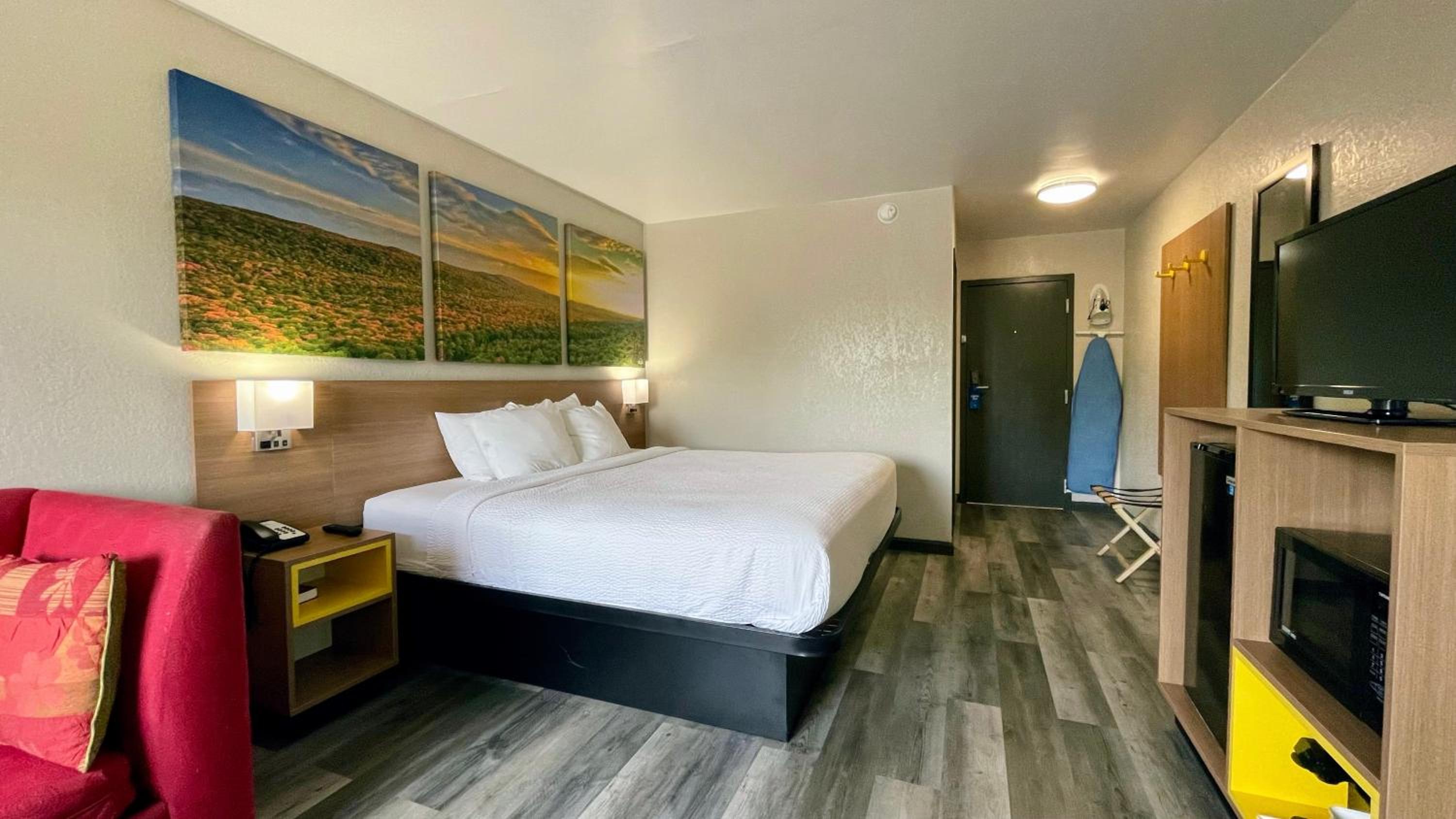 Columbus Vacations - Days Inn by Wyndham Columbus IN - Property Image 18