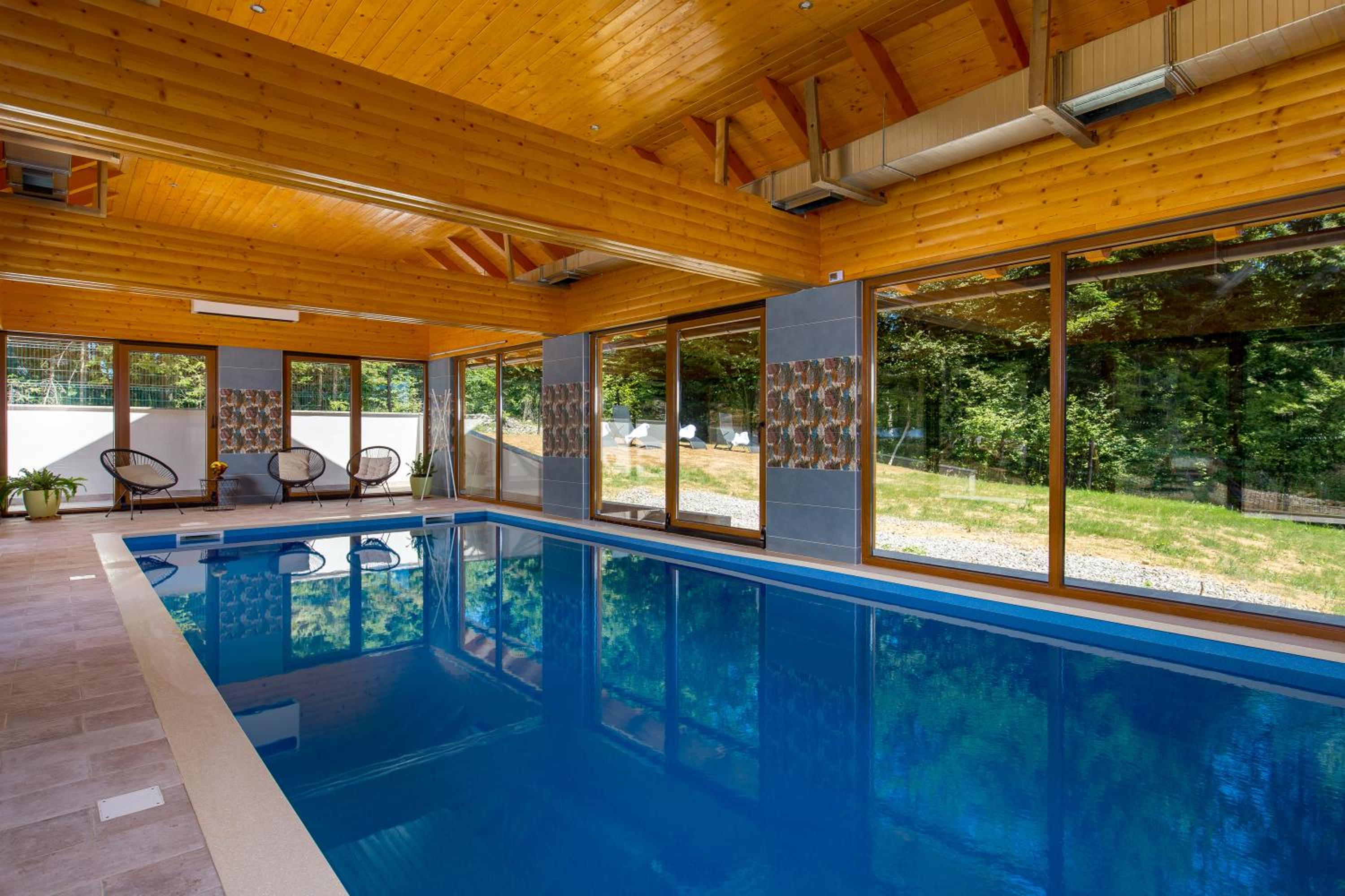 Greenhouse Klara with heated pool view 2
