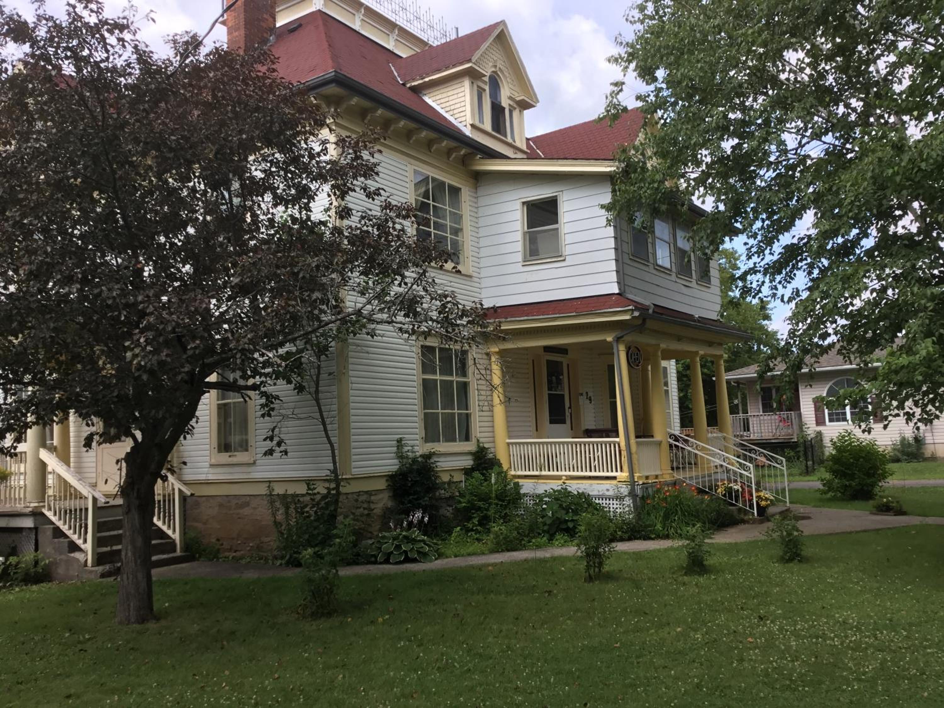 Marmora and Lake Inn and Victorian Diner