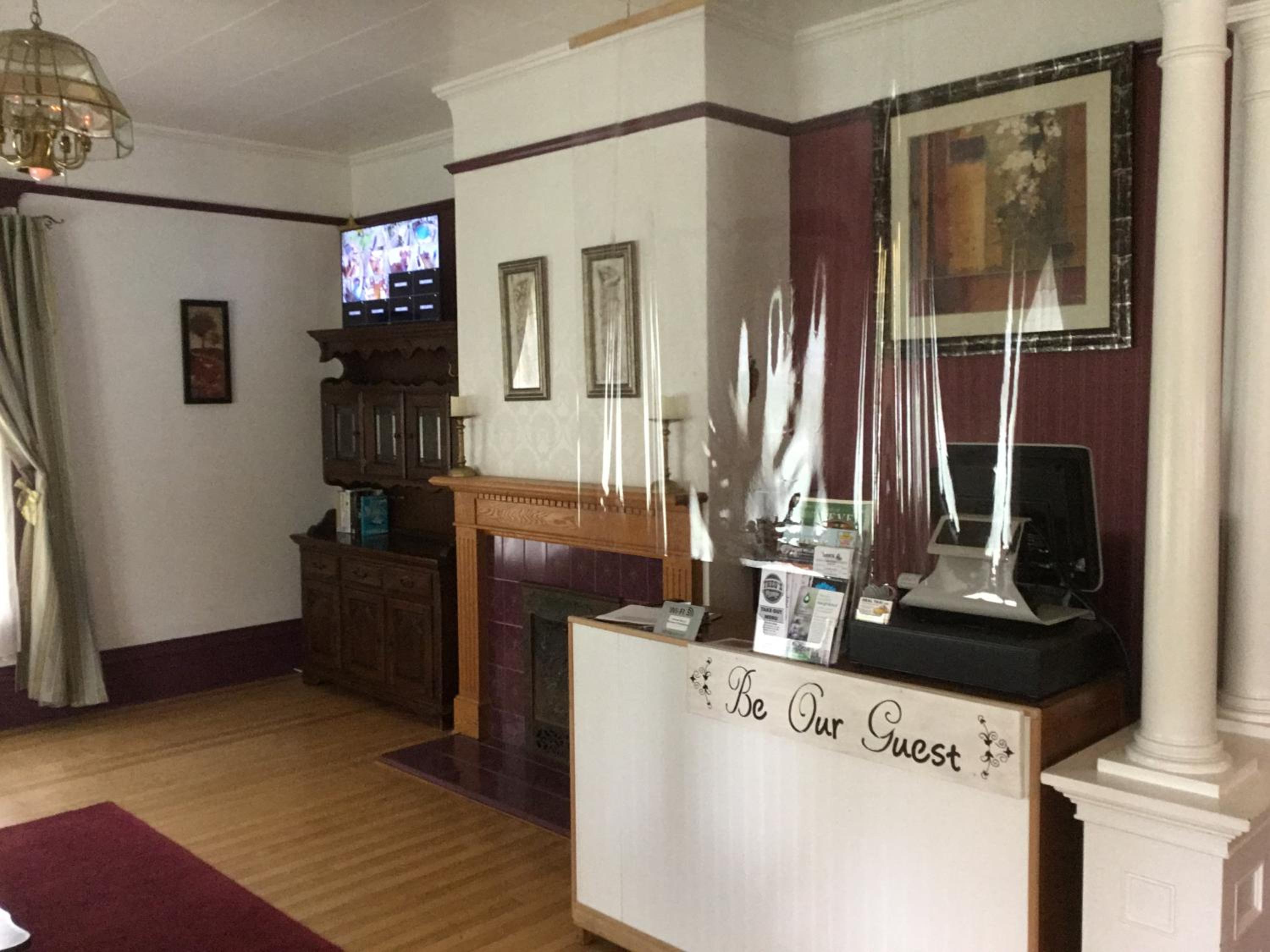 Marmora and Lake Inn and Victorian Diner