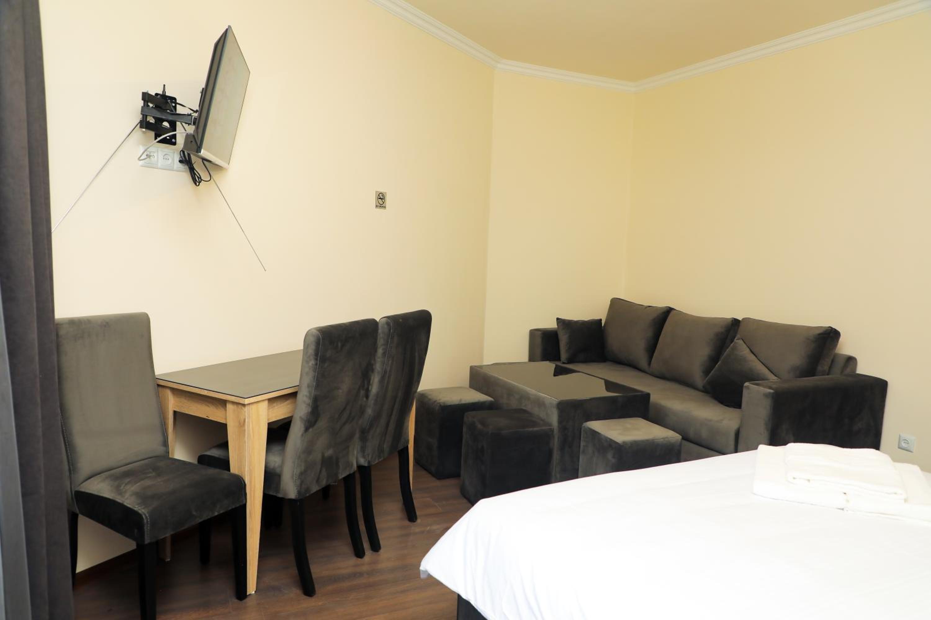 Aragast Hotel & Brewery