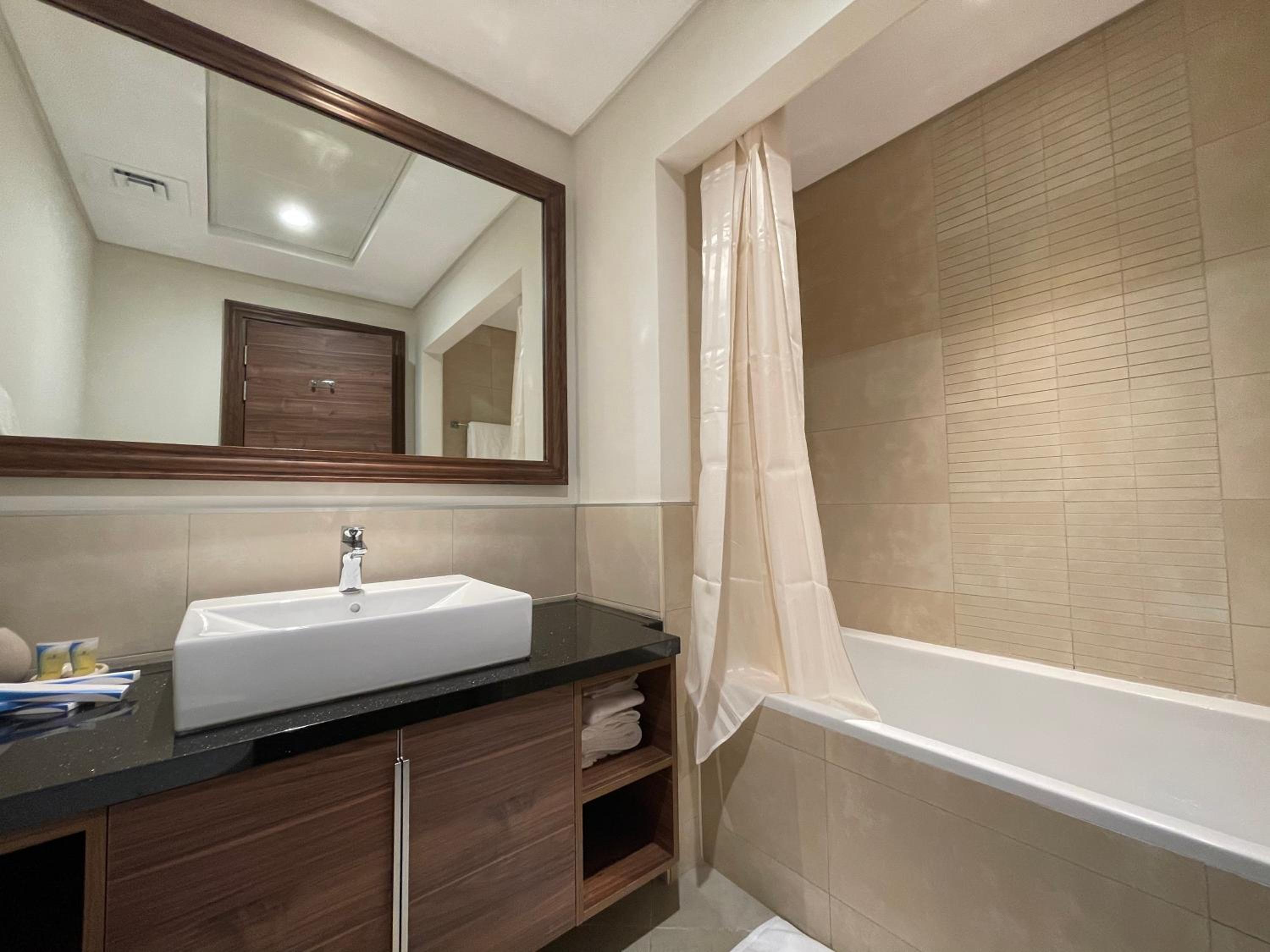 GOODWOOD SUITES HOMES VACATION