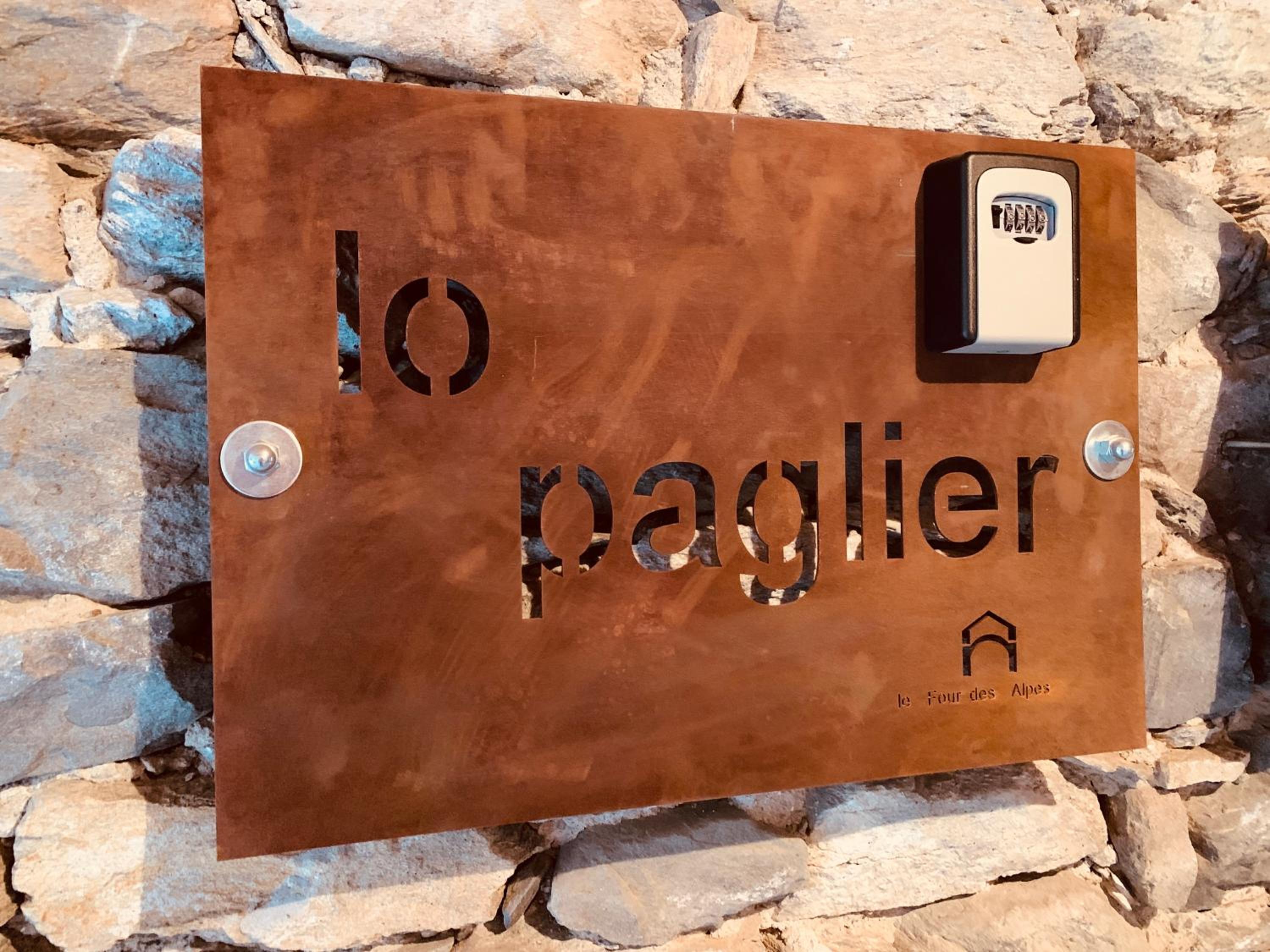 Lo Paglier - Le Four des Alpes view 3