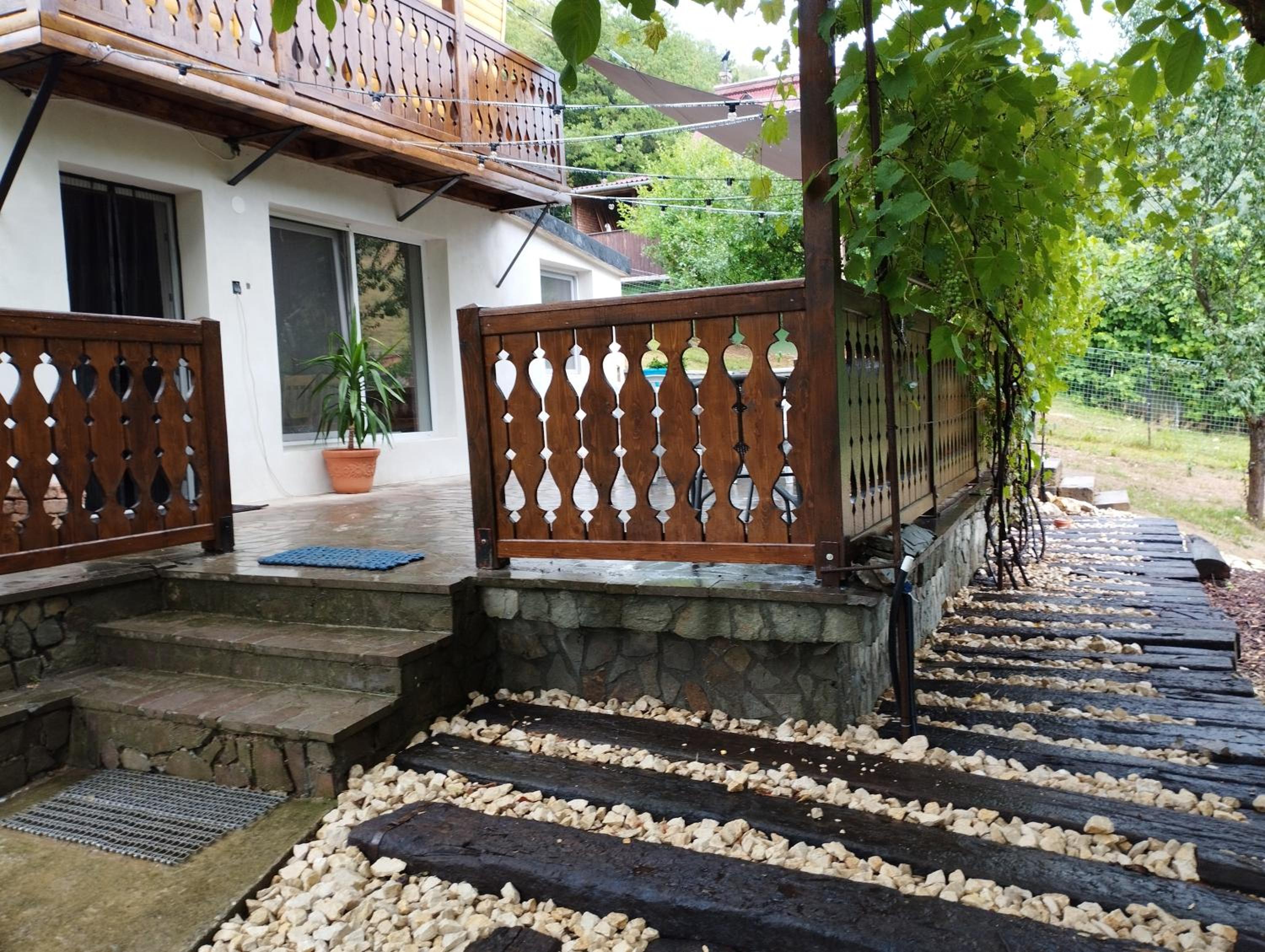 Tiny Estate Covasna - Bicfalau - Rotwild Family view 2