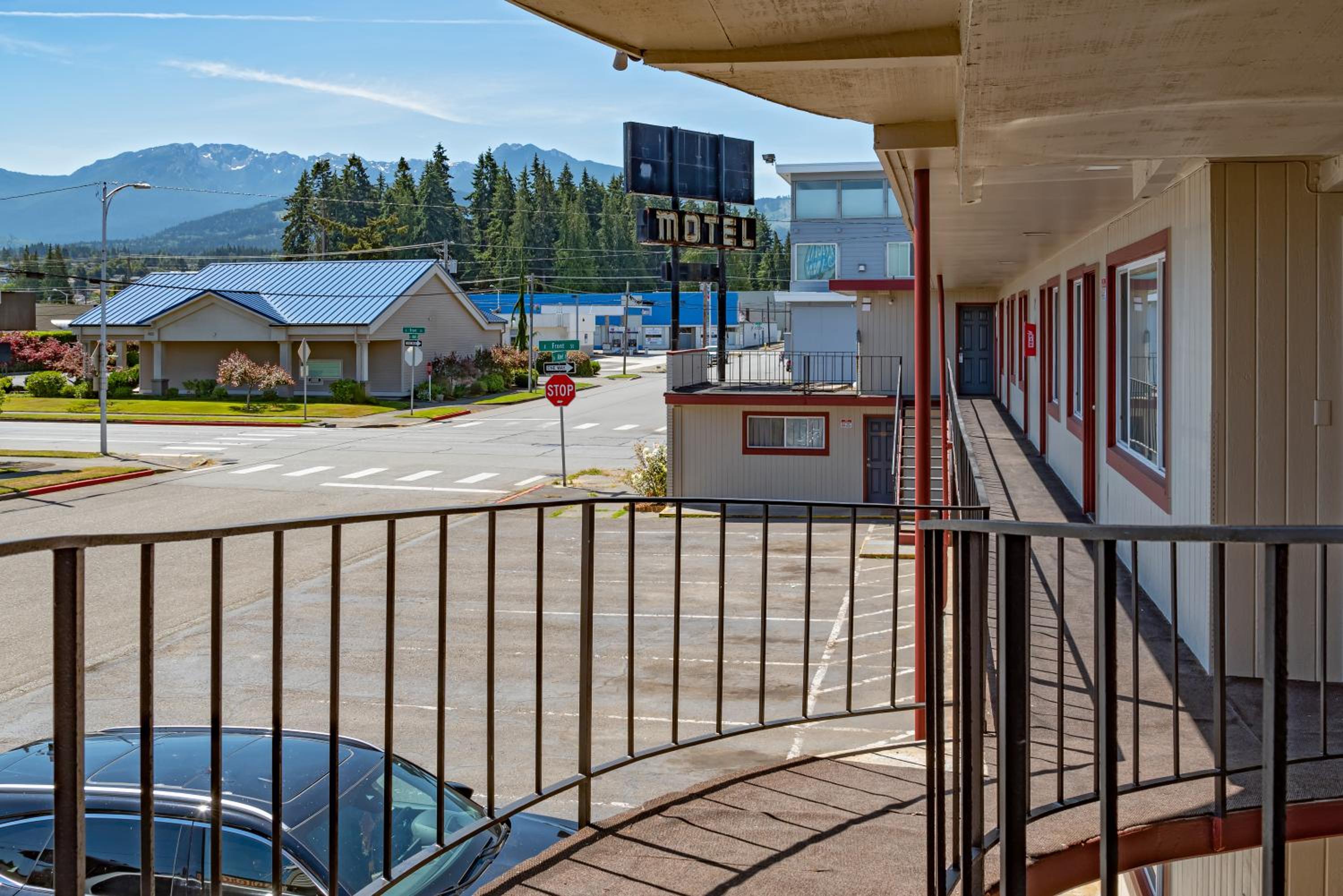 Riviera Inn