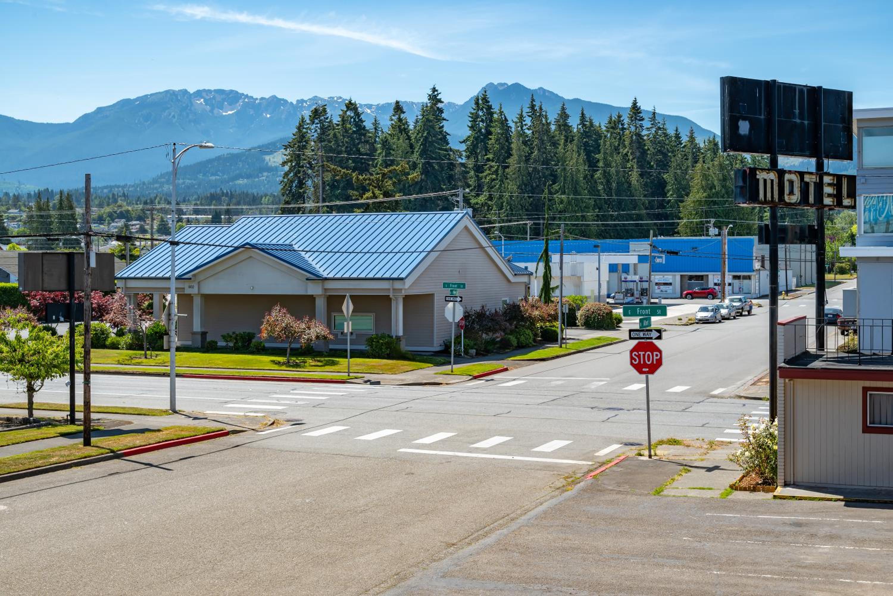 Riviera Inn