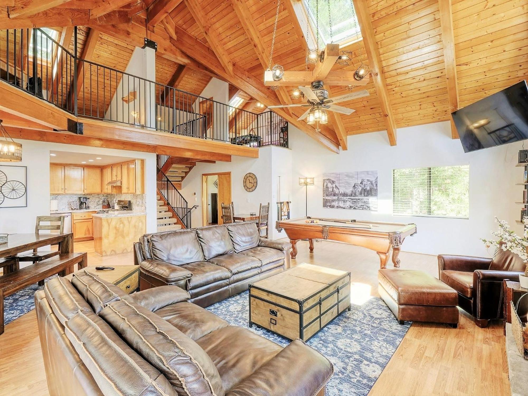Kid's Paradise! Ball Pit 2 Lofts Lakeview 5 bd, 3ba view 4