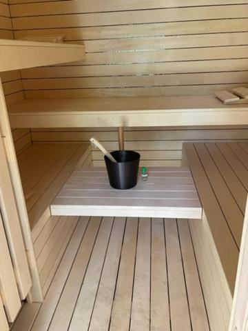 Mademoiselle Nineth met sauna