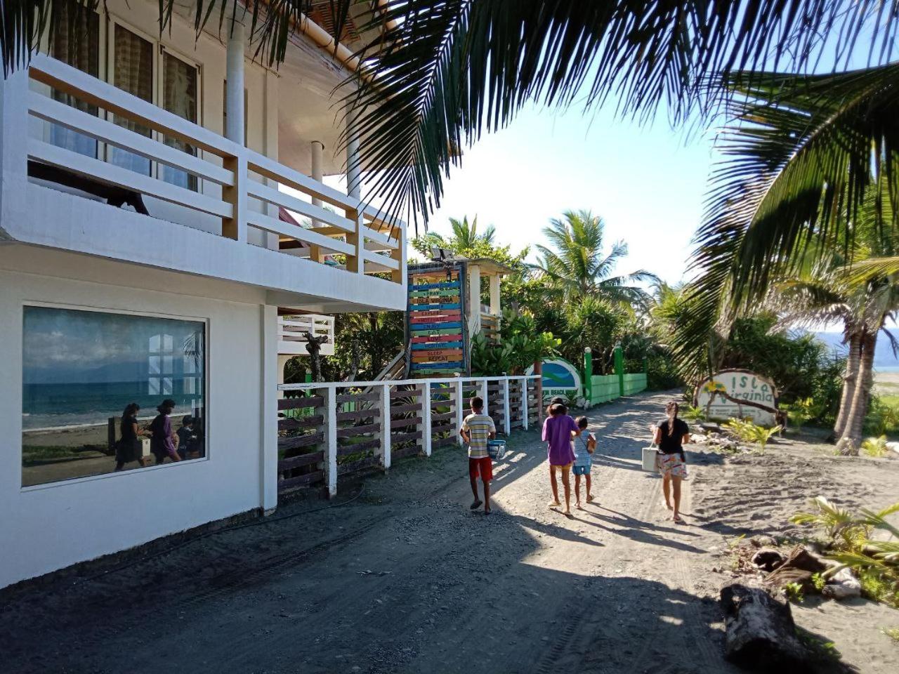 RedDoorz @ Isla Virginia Beach Resort Aurora Baler view 3
