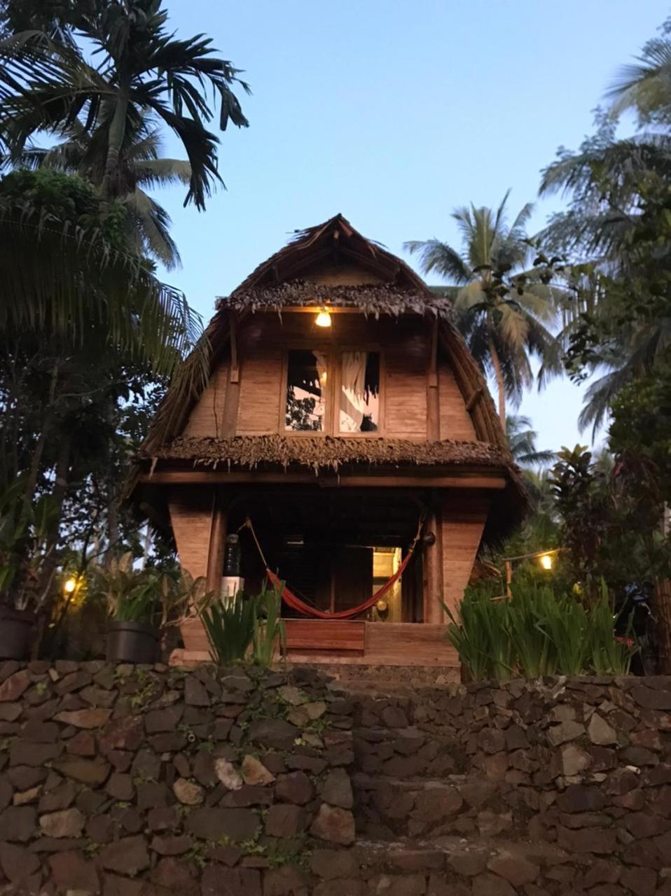 Rumah Saung Batukaras view 2