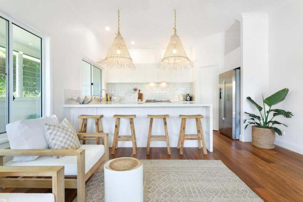 Fuller Holidays - Hacienda, Luxury 5 bedroom home with pool