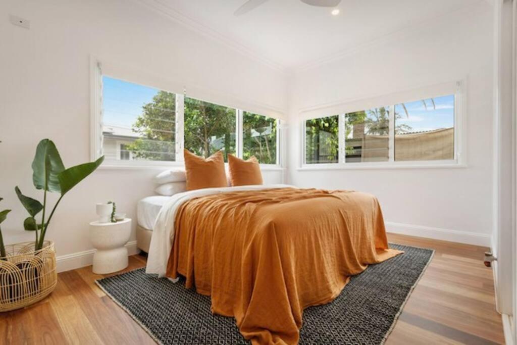 Fuller Holidays - Hacienda, Luxury 5 bedroom home with pool