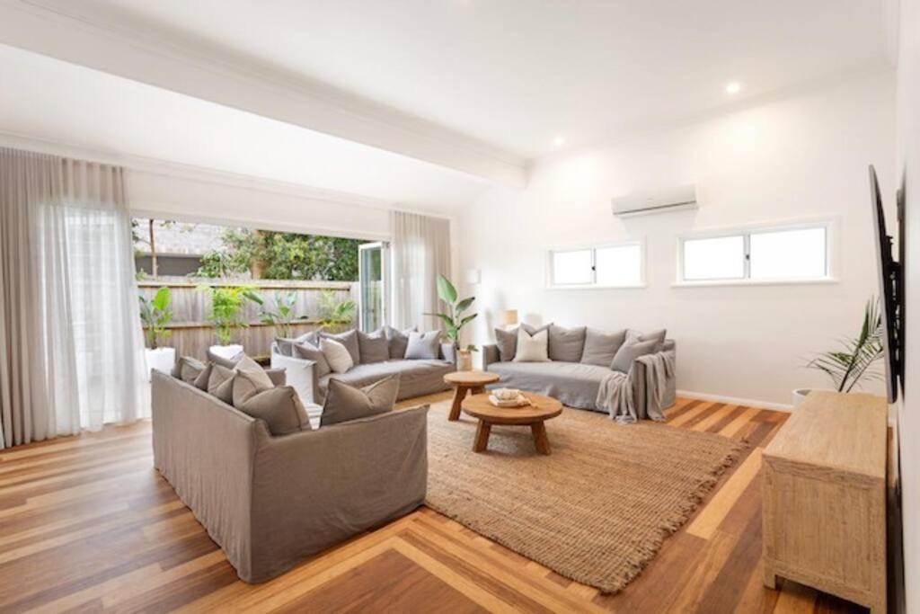 Fuller Holidays - Hacienda, Luxury 5 bedroom home with pool
