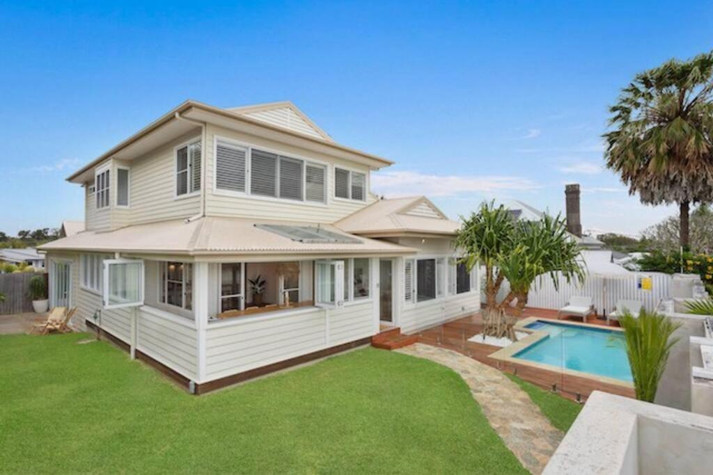 Fuller Holidays - Hacienda, Luxury 5 bedroom home with pool