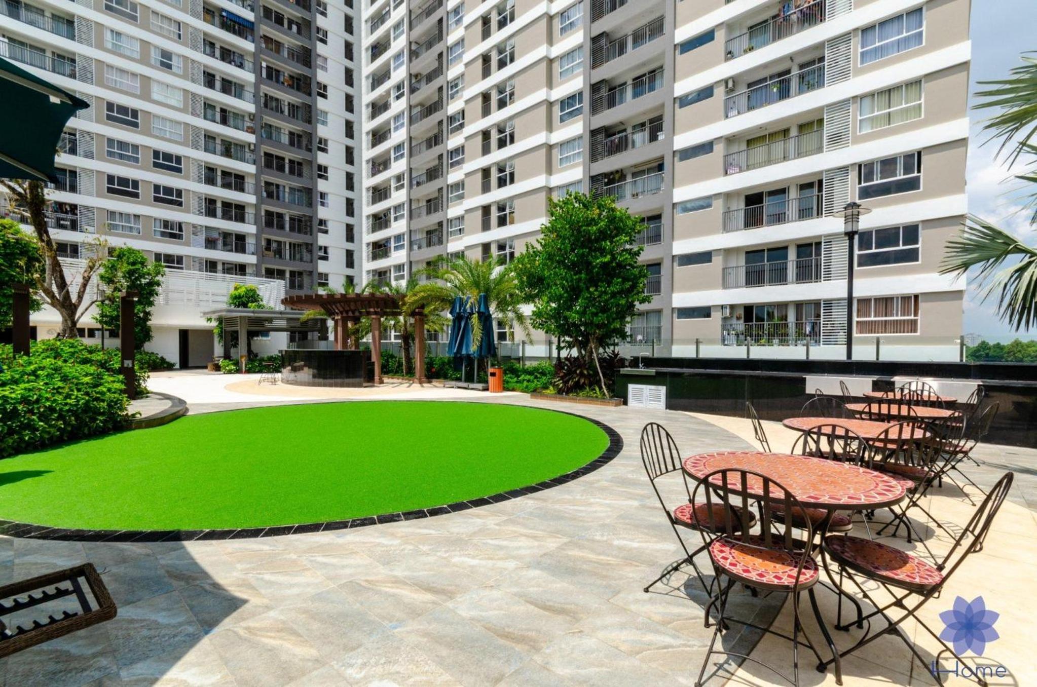 HOME, Apartments for rent in Orchard Park View building w/Free Gym&Pool