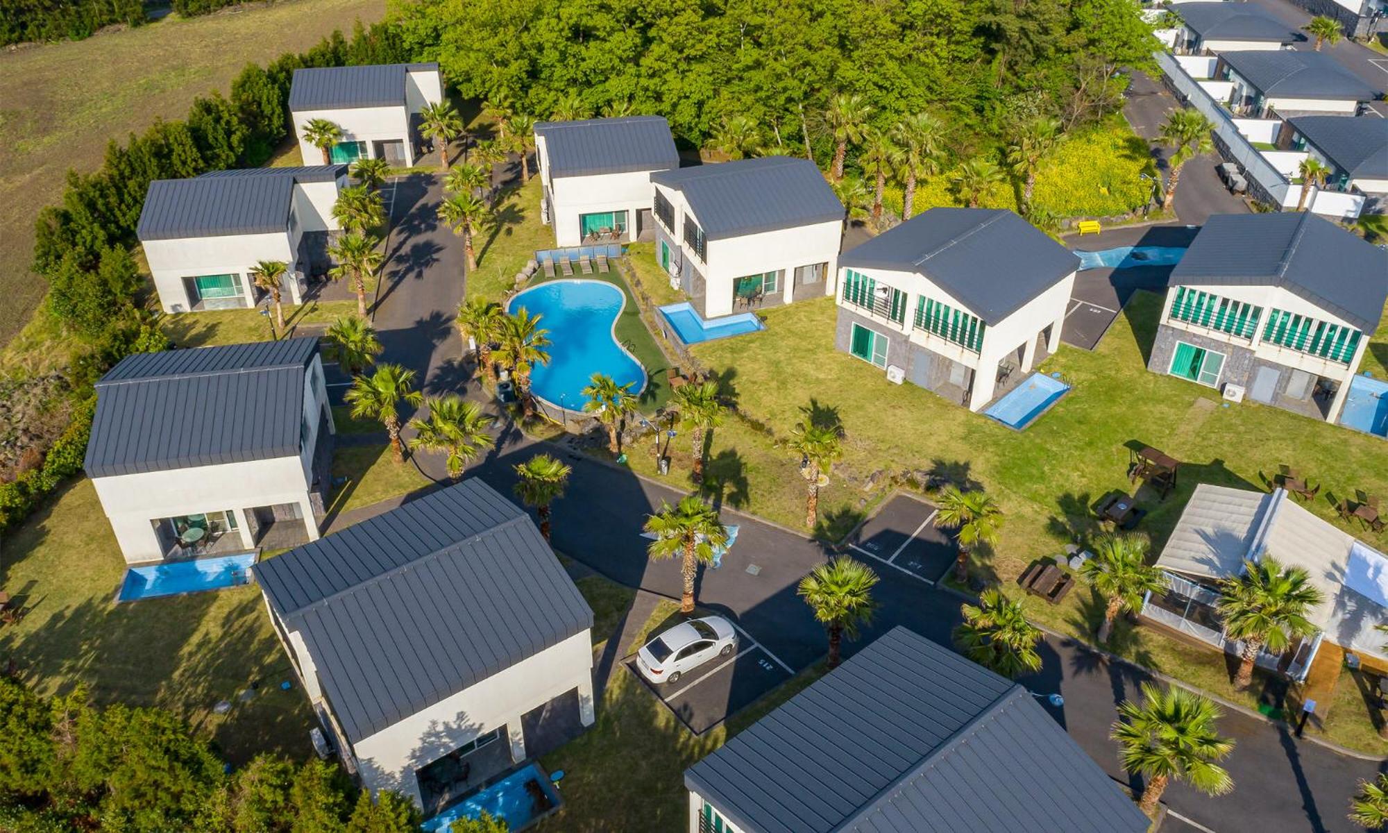 Pool and Villa Sorang
