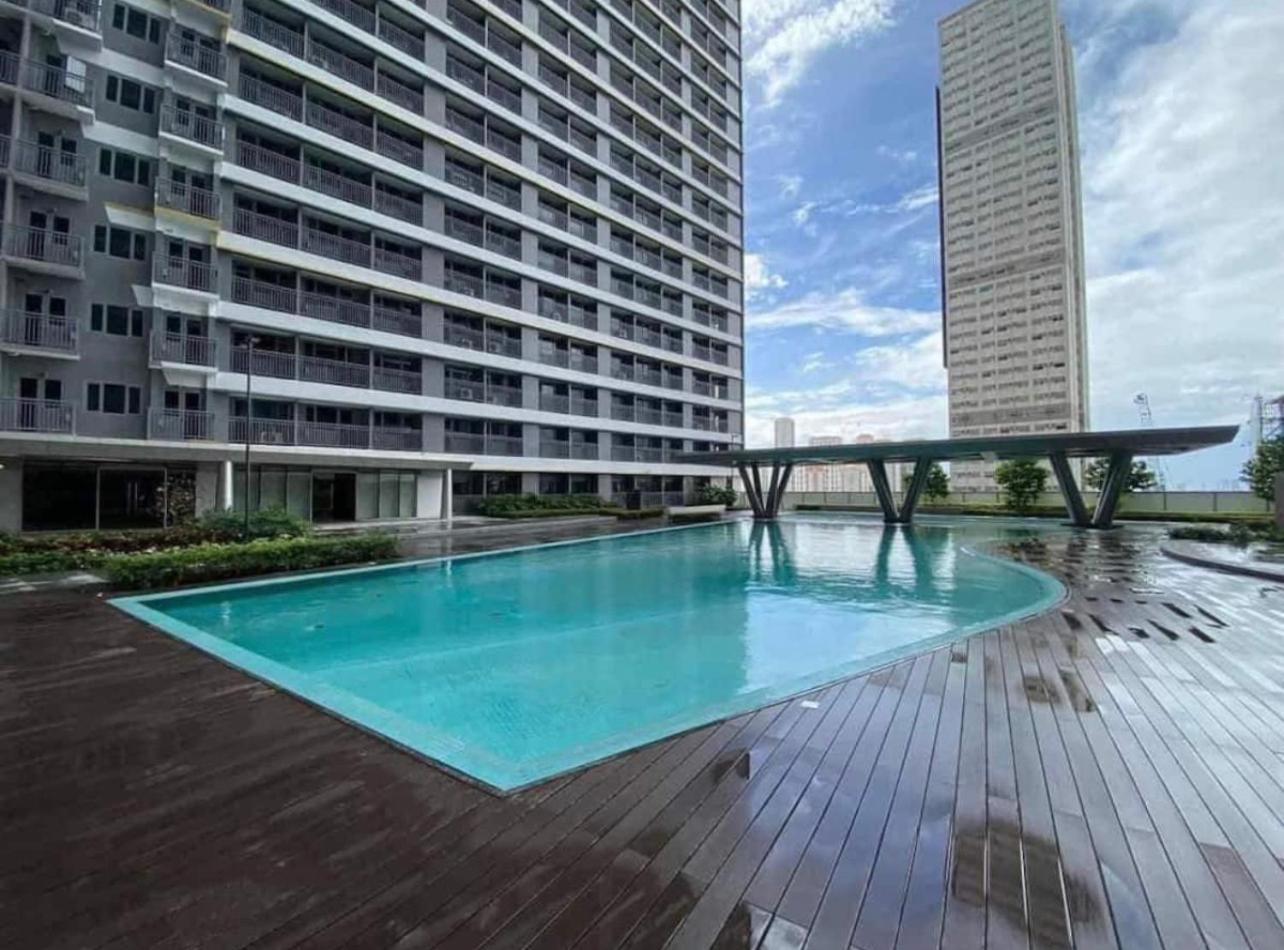 Cozy Bedroom FAME Condo Greenfield EDSA MRT Shaw view 3