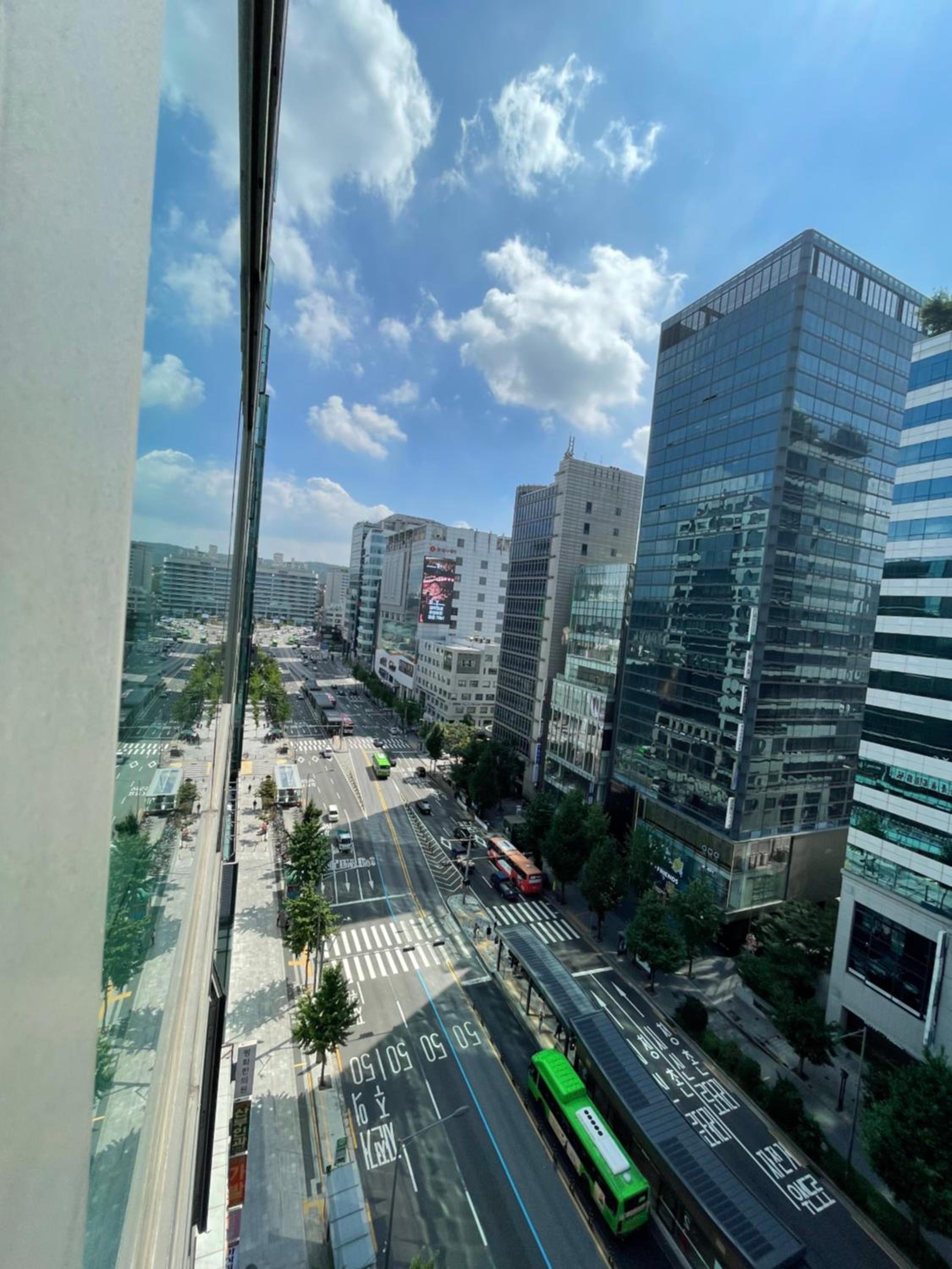 Hongdae Residence 3 - 1min from Hongik Uni station Exit #1 view 3