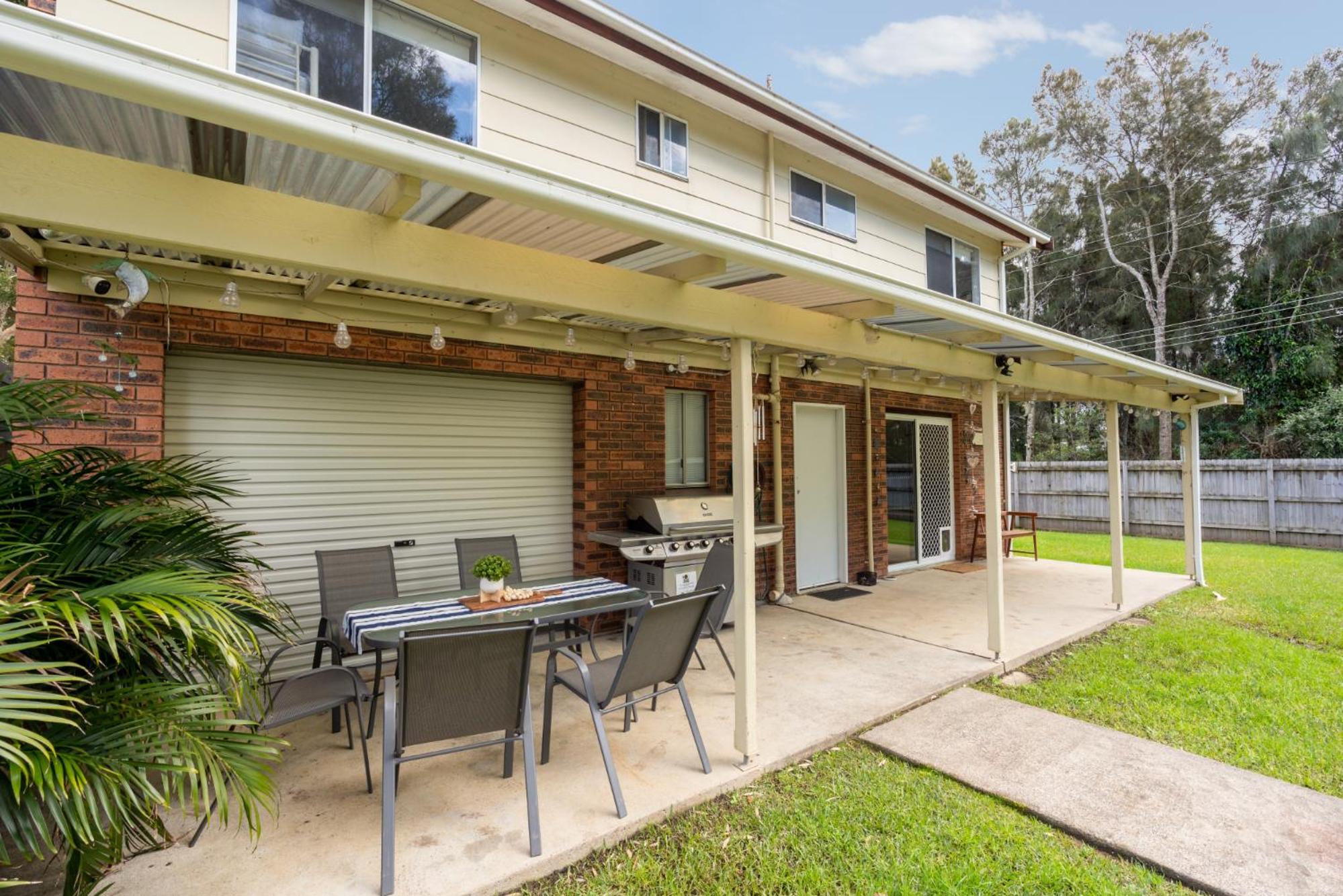 Curley's at Culburra Beach- Pet friendly- Across the road from Curley's Bay